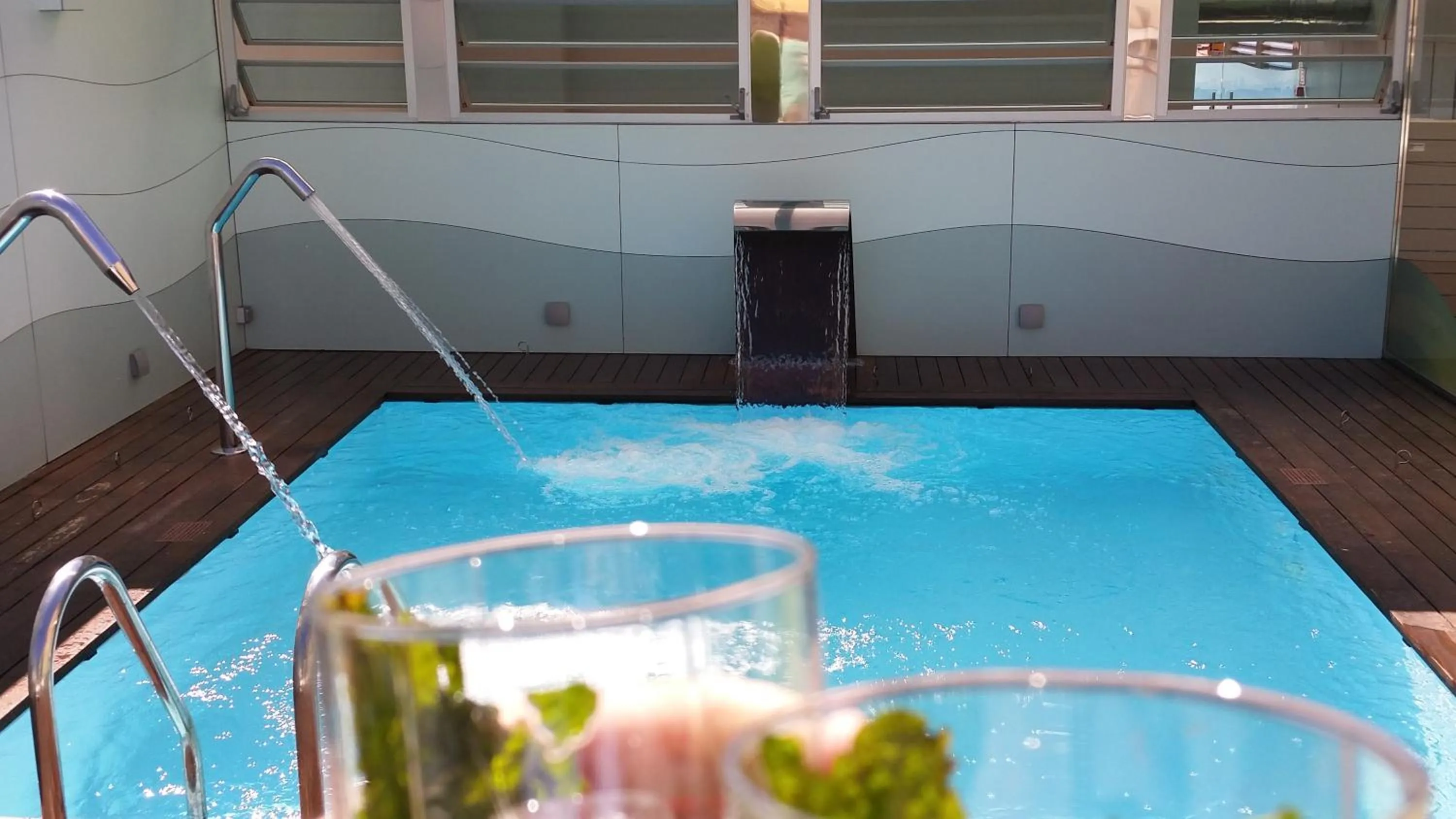 Swimming pool in Ako Suite Hotel