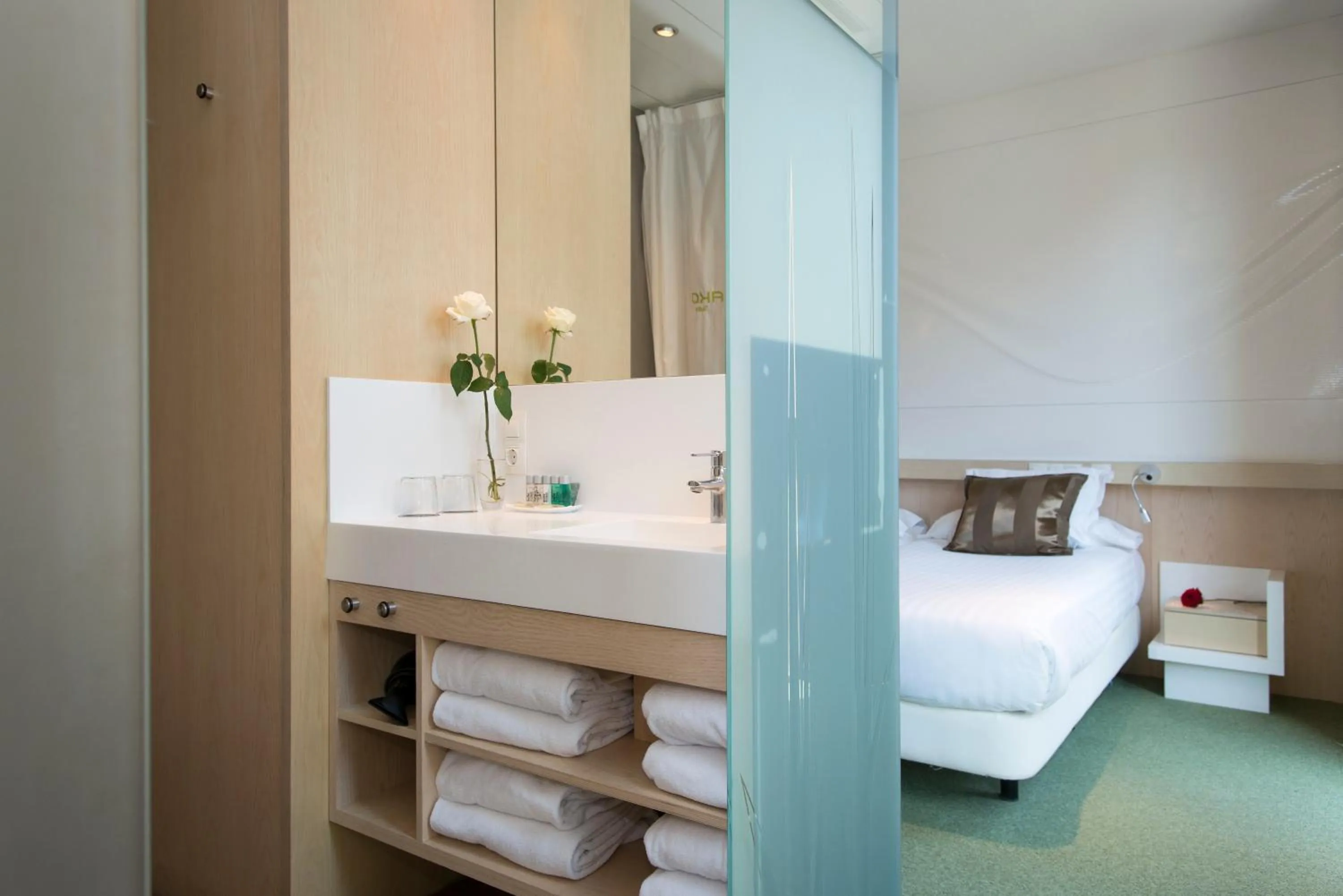 Bathroom, Bed in Ako Suite Hotel