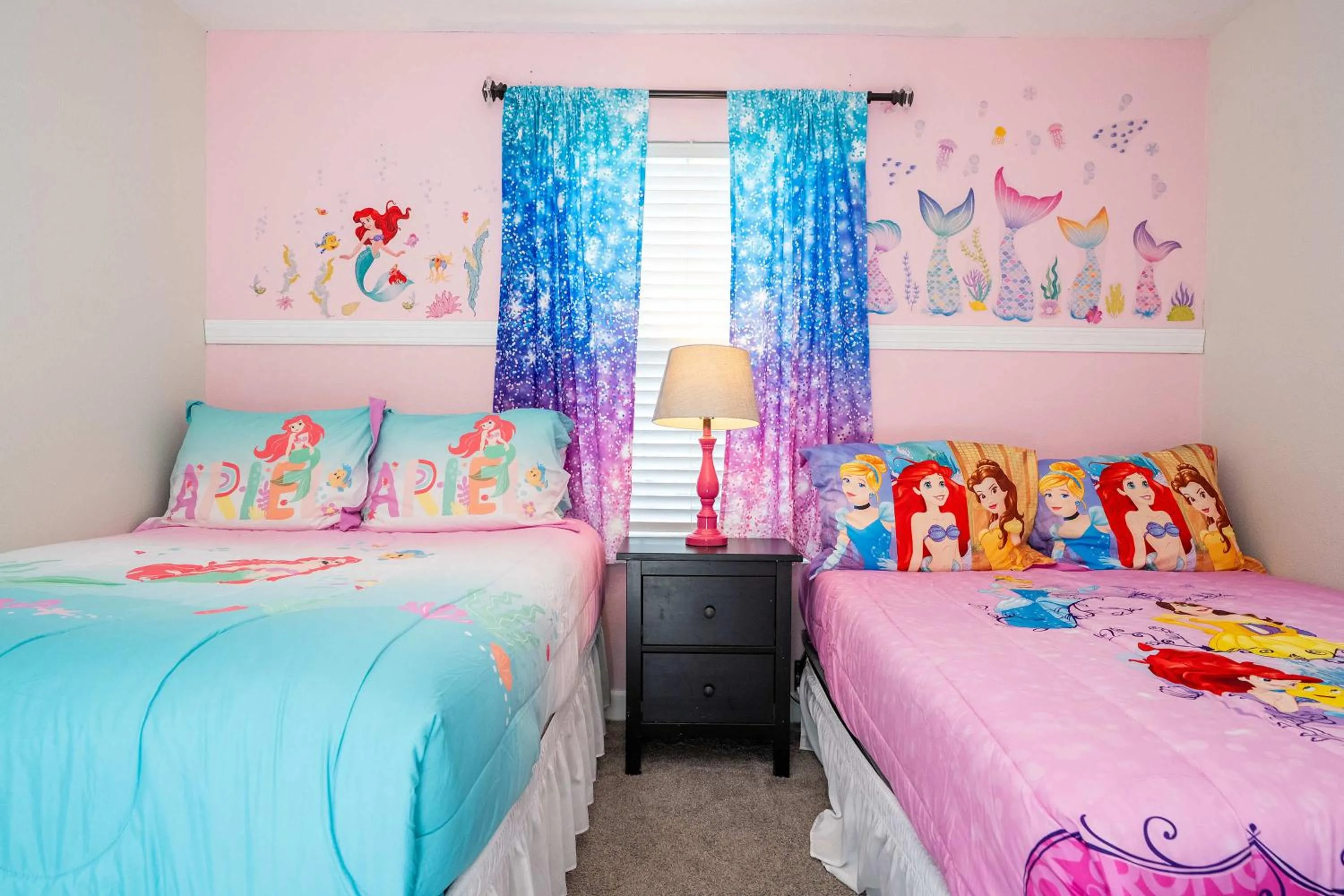 Bed in Family Friendly Four Bedrooms w/ Pool 4896