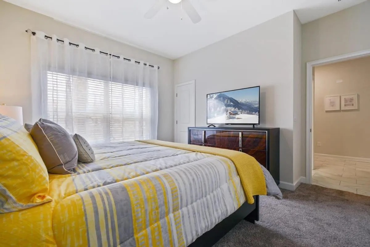 Bed in Four Bedrooms close to Disney w Pool 4898