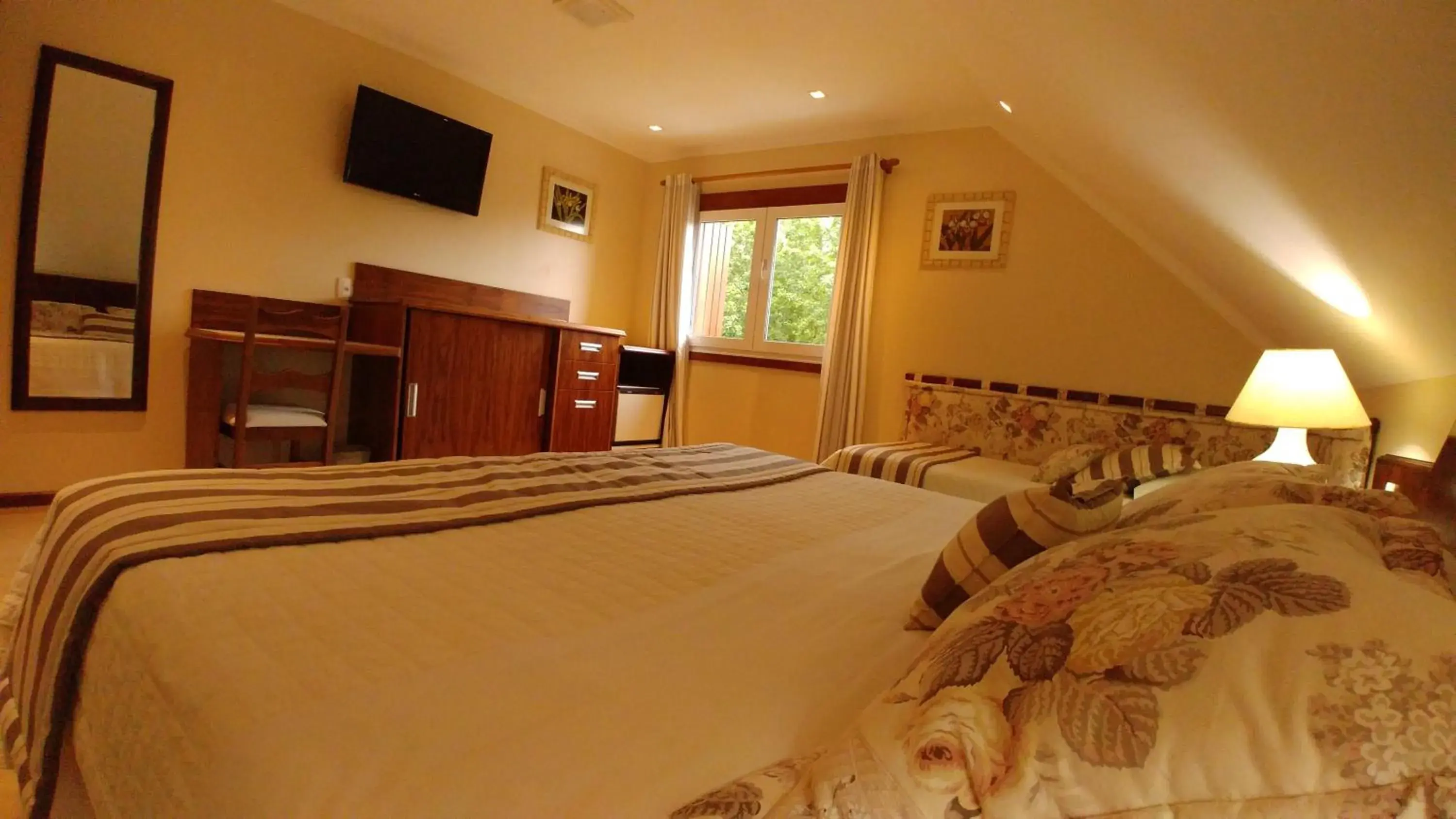 Apartment (3 Adults) in Hotel Azaleia Apartment (3 Adults) in Hotel Azaleia