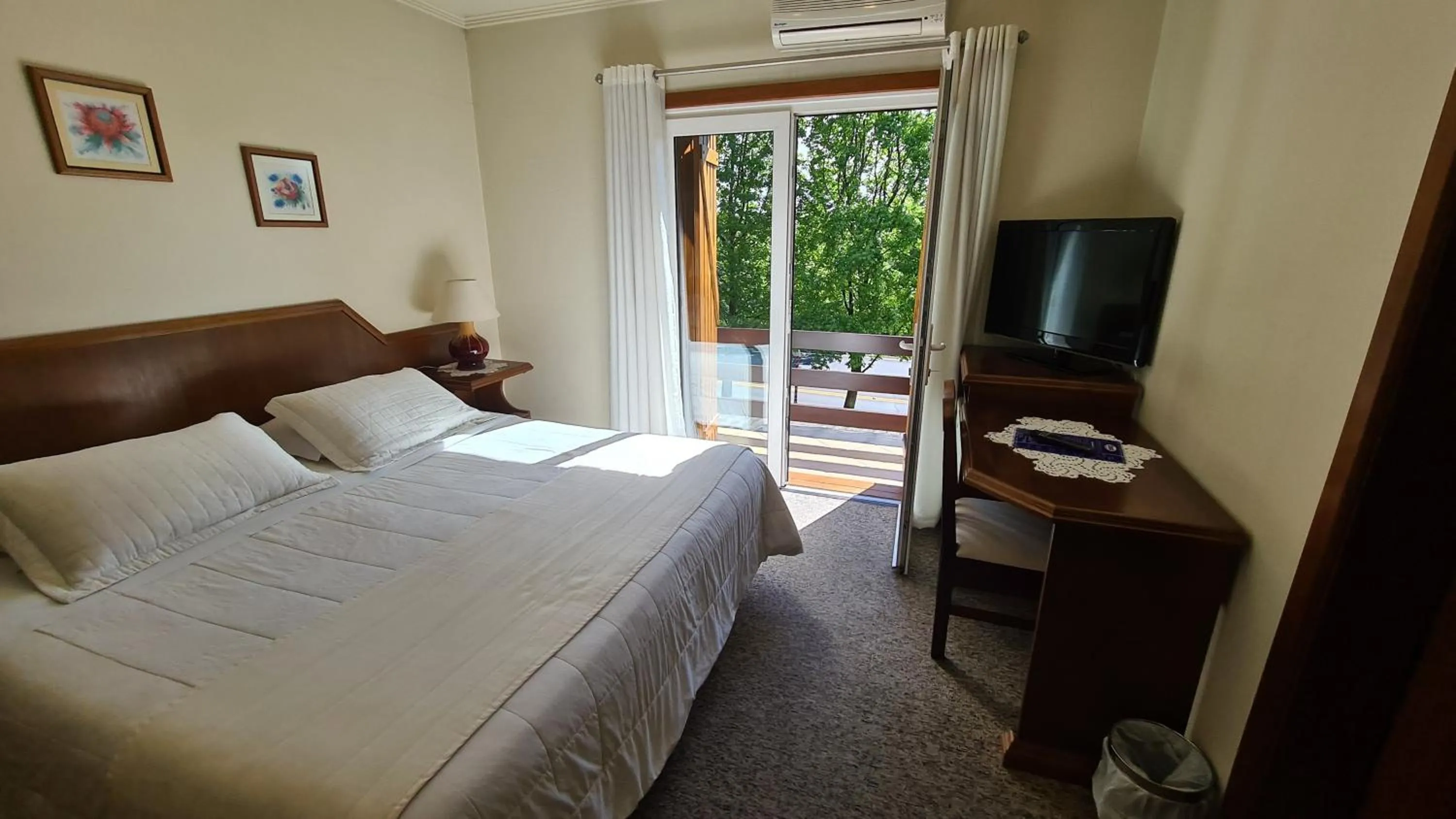 TV and multimedia, Bed in Hotel Azaleia