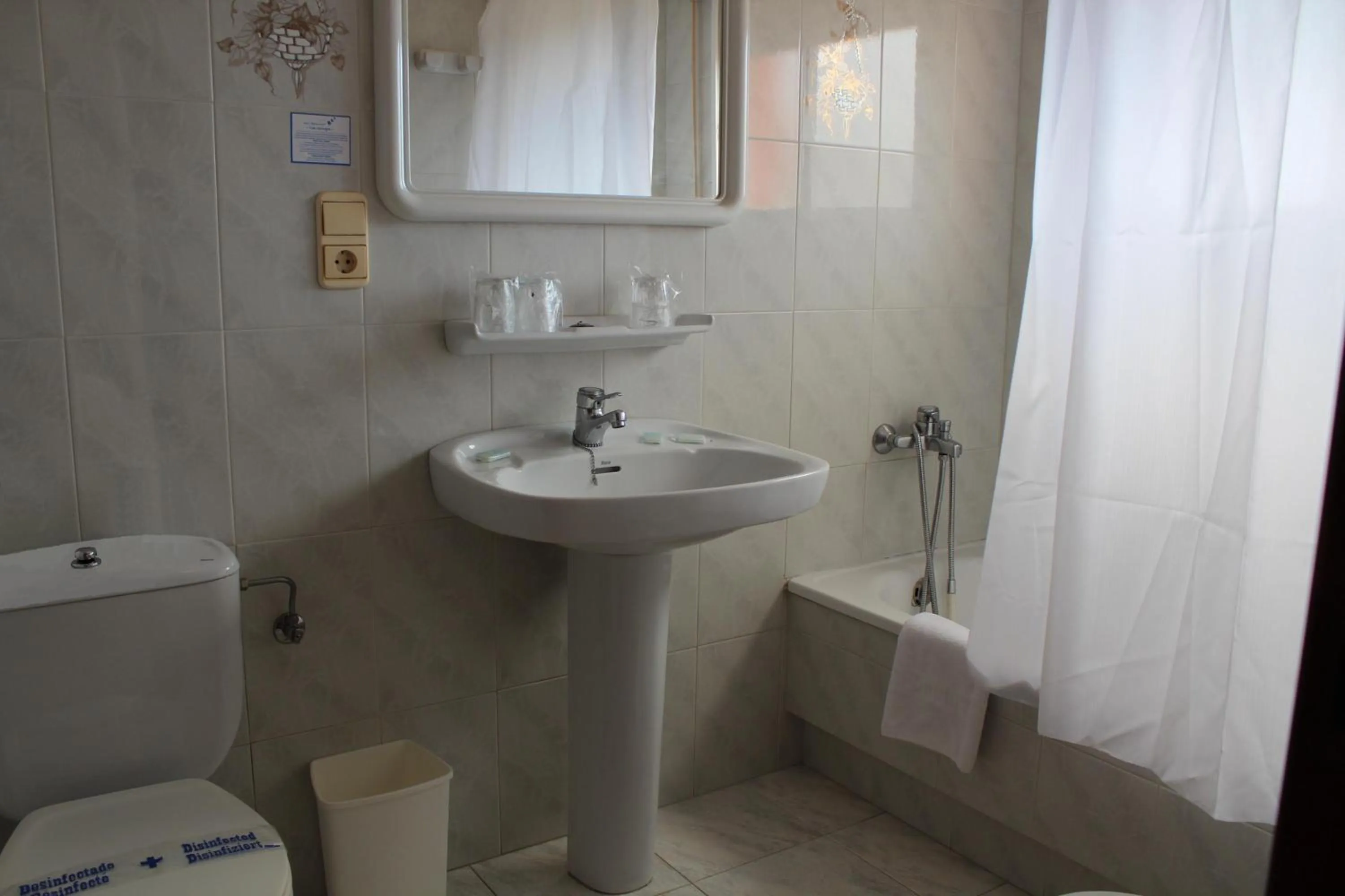 Bathroom in Hotel Los Naranjos