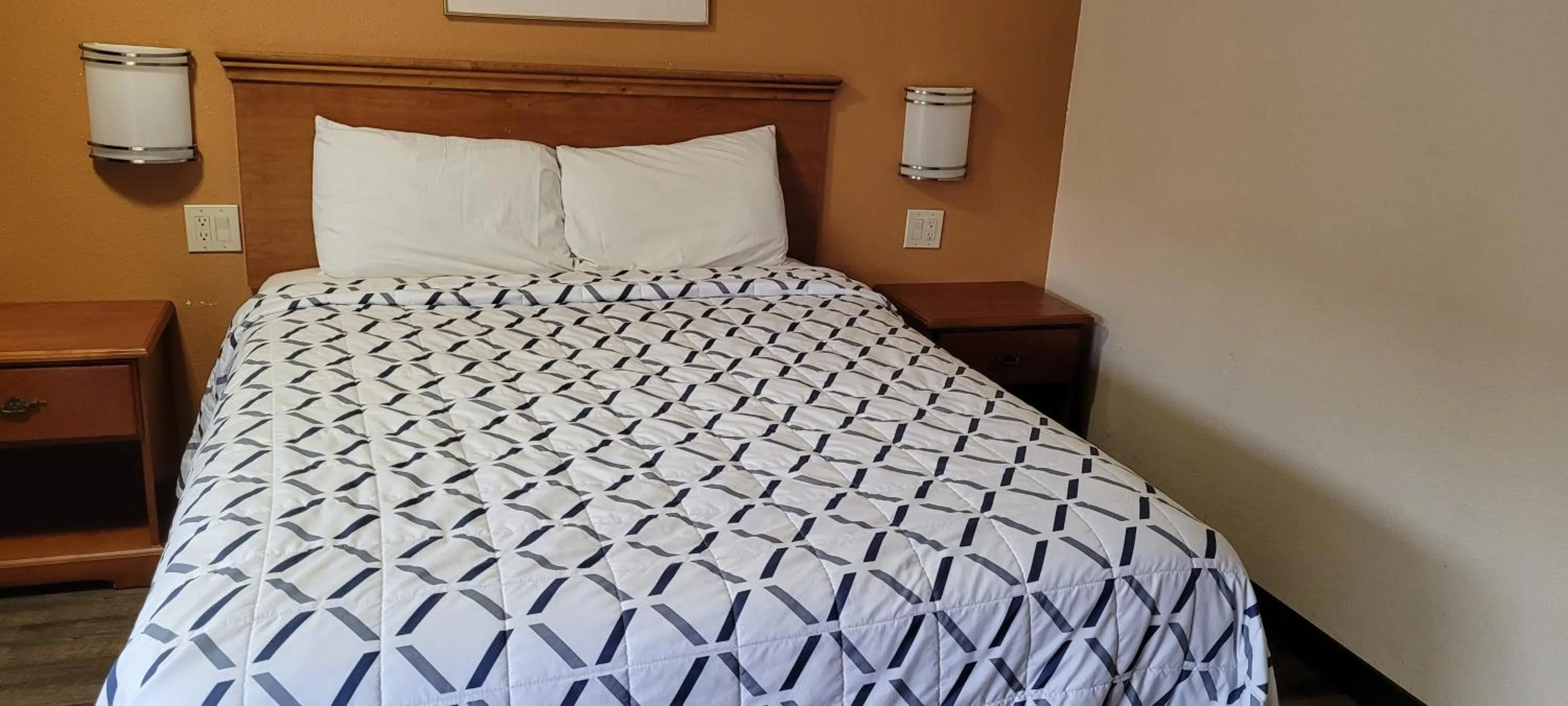 Bed in Harvey's Motel SDSU La Mesa San Diego