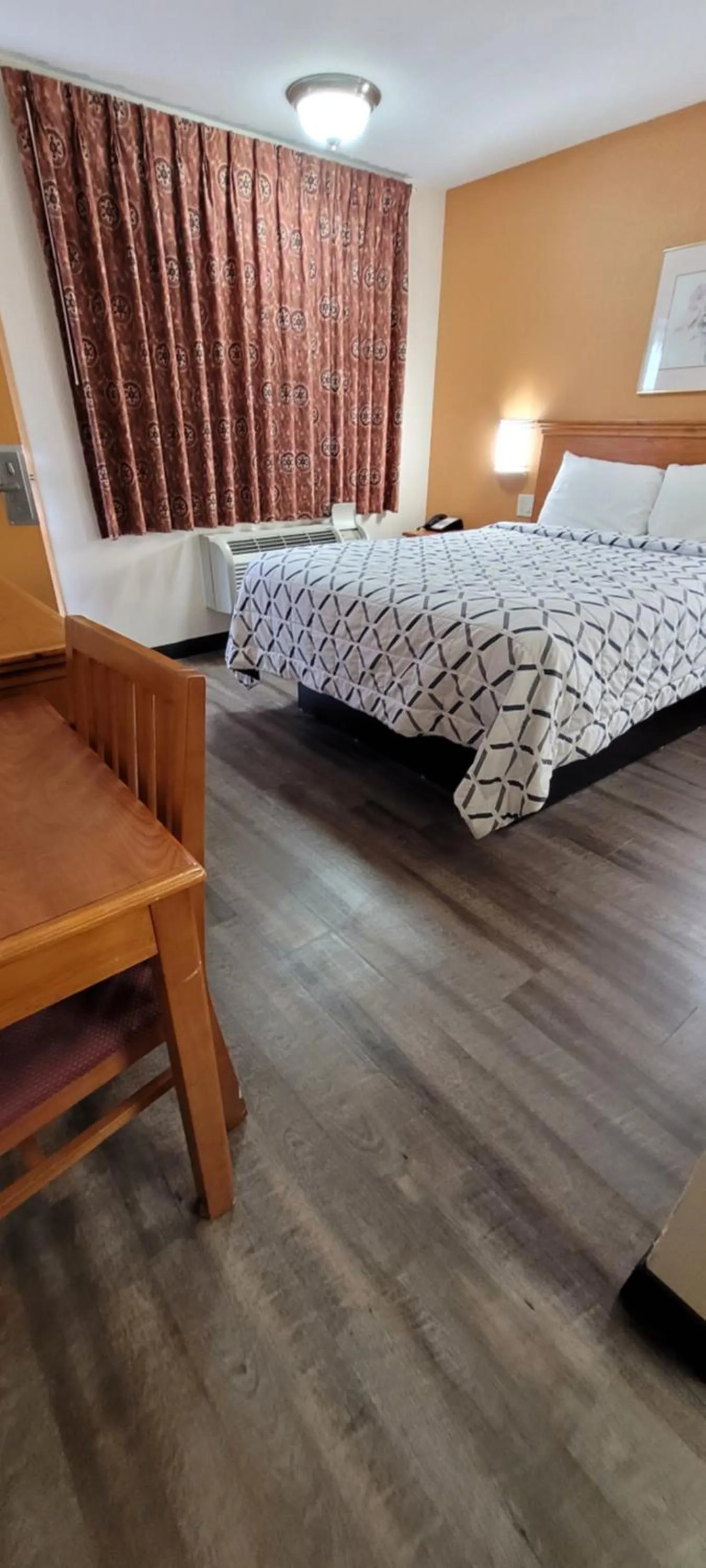 Bed in Harvey's Motel SDSU La Mesa San Diego