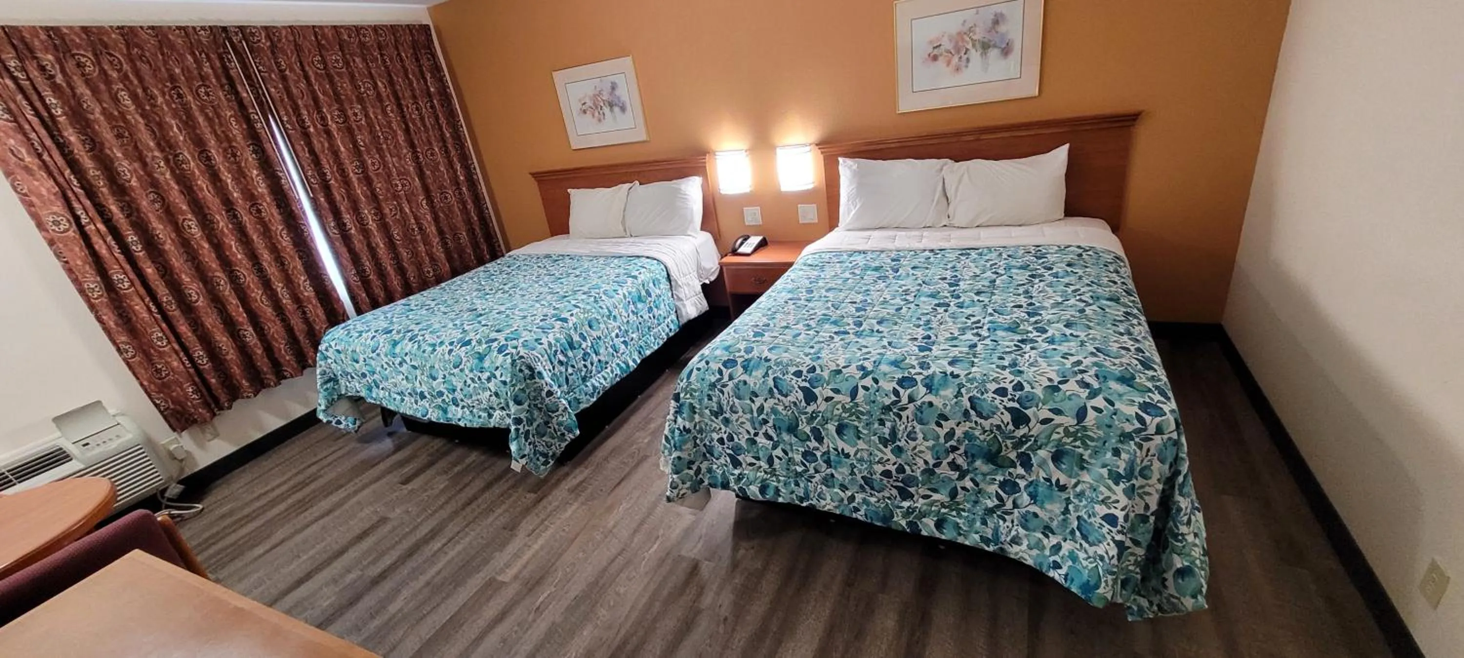 Bed in Harvey's Motel SDSU La Mesa San Diego