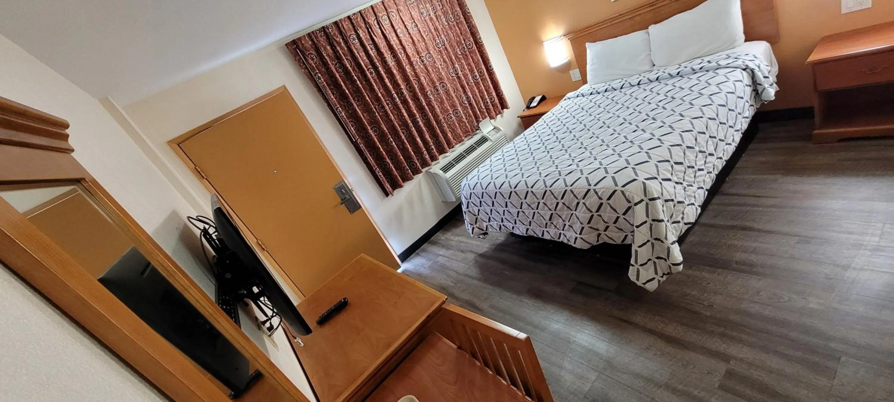 Bed in Harvey's Motel SDSU La Mesa San Diego