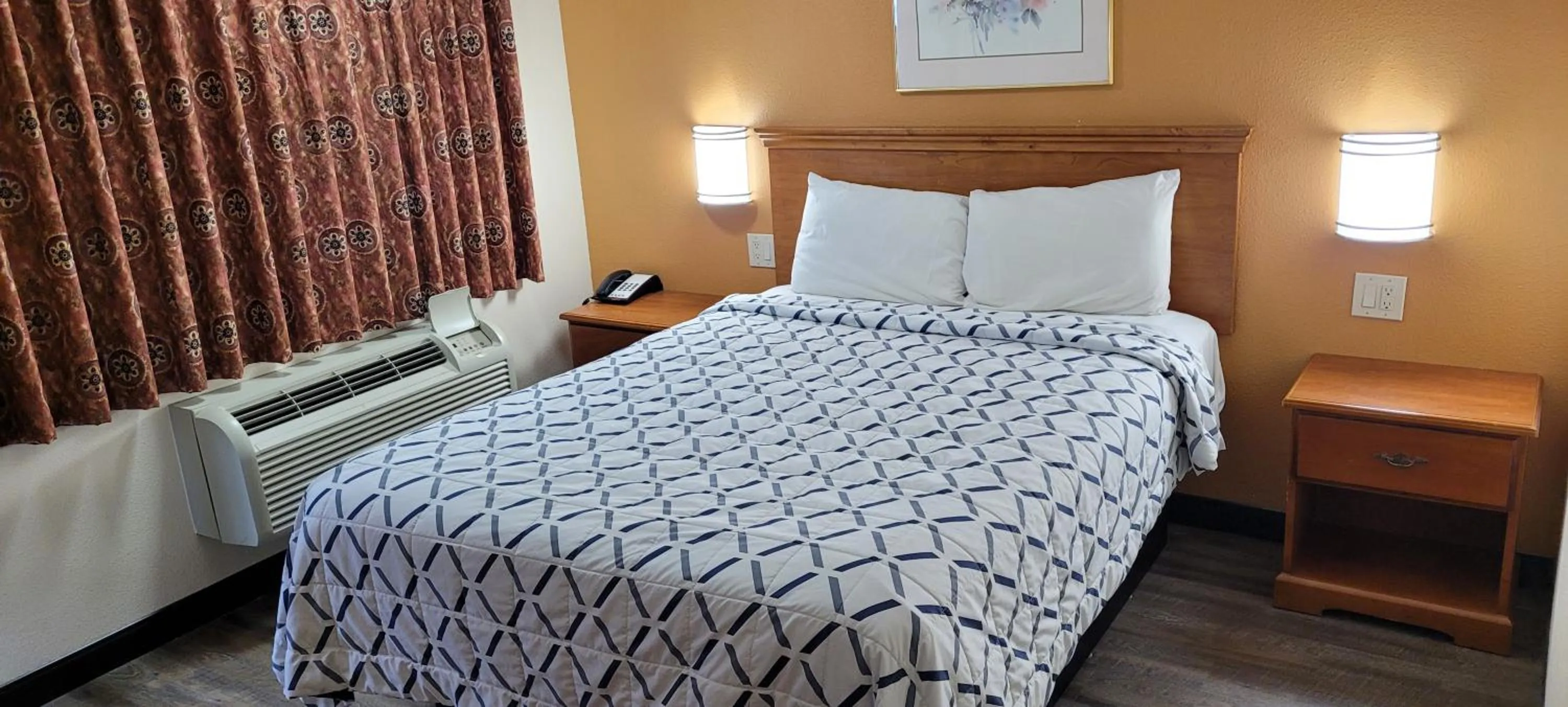 Bed in Harvey's Motel SDSU La Mesa San Diego