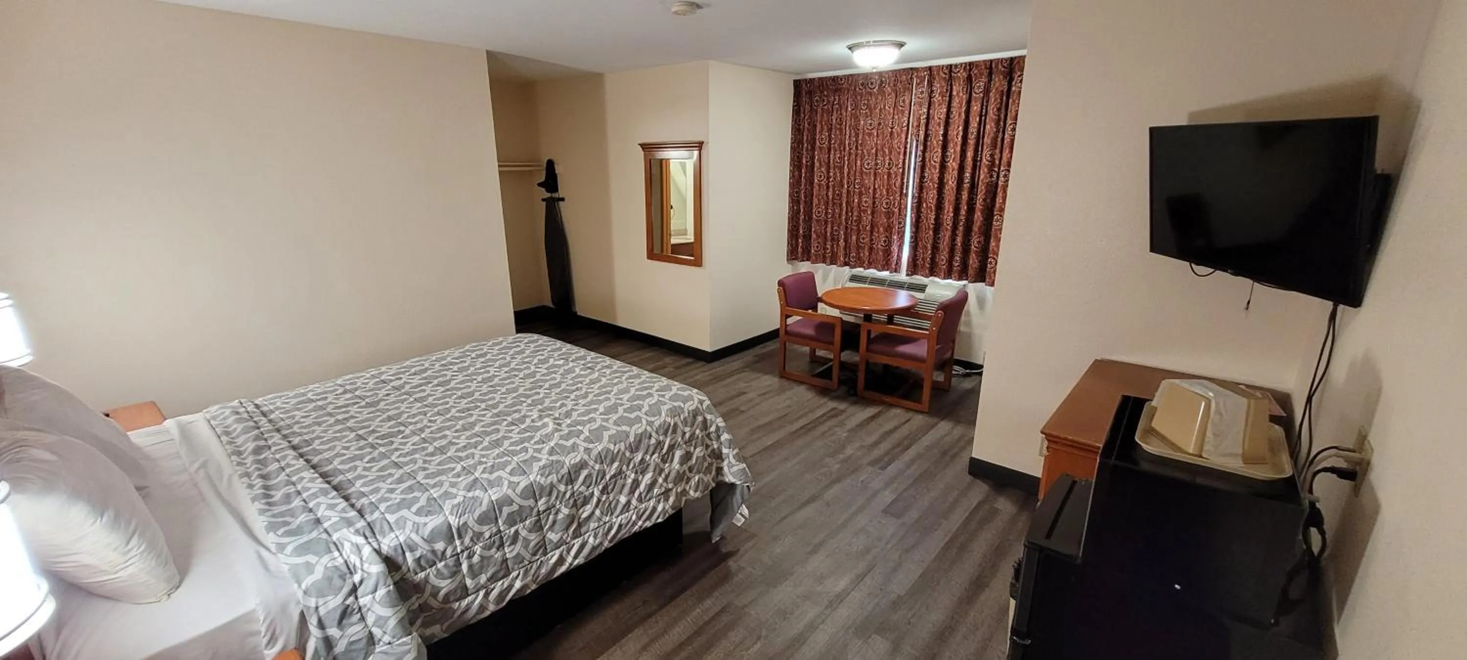 Bed in Harvey's Motel SDSU La Mesa San Diego