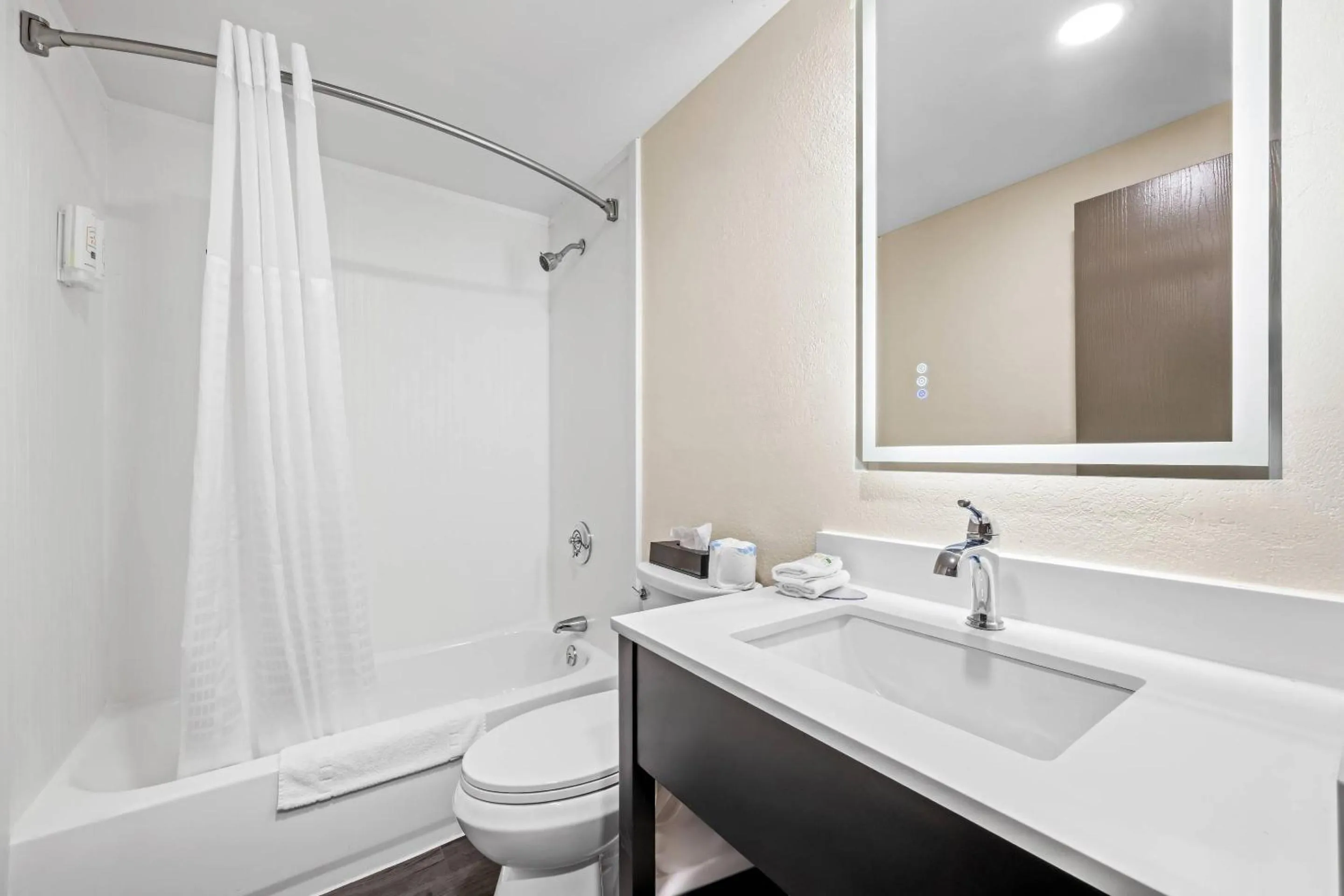 Bedroom in Quality Inn