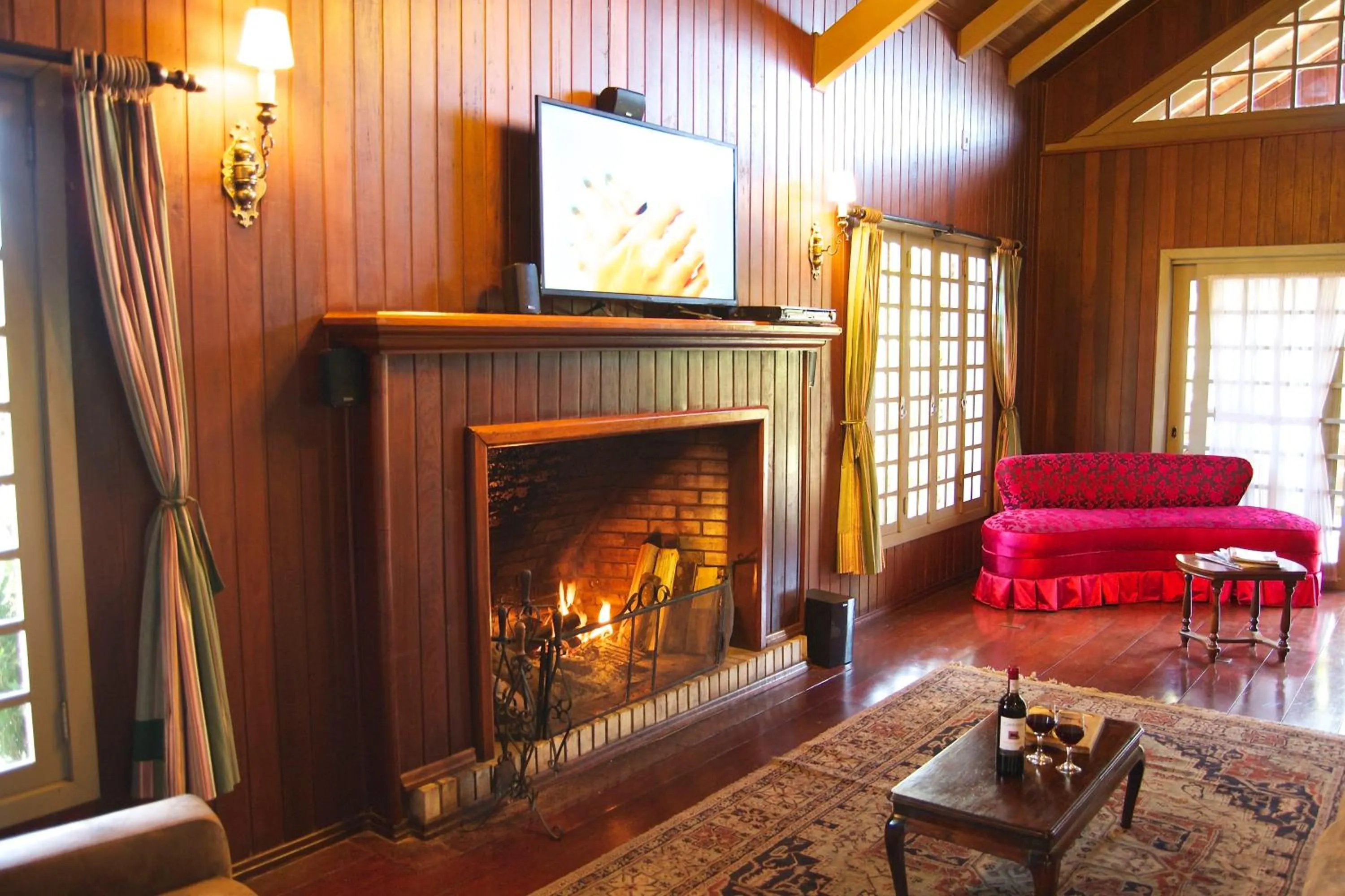 TV and multimedia in Pousada Casa Rosa