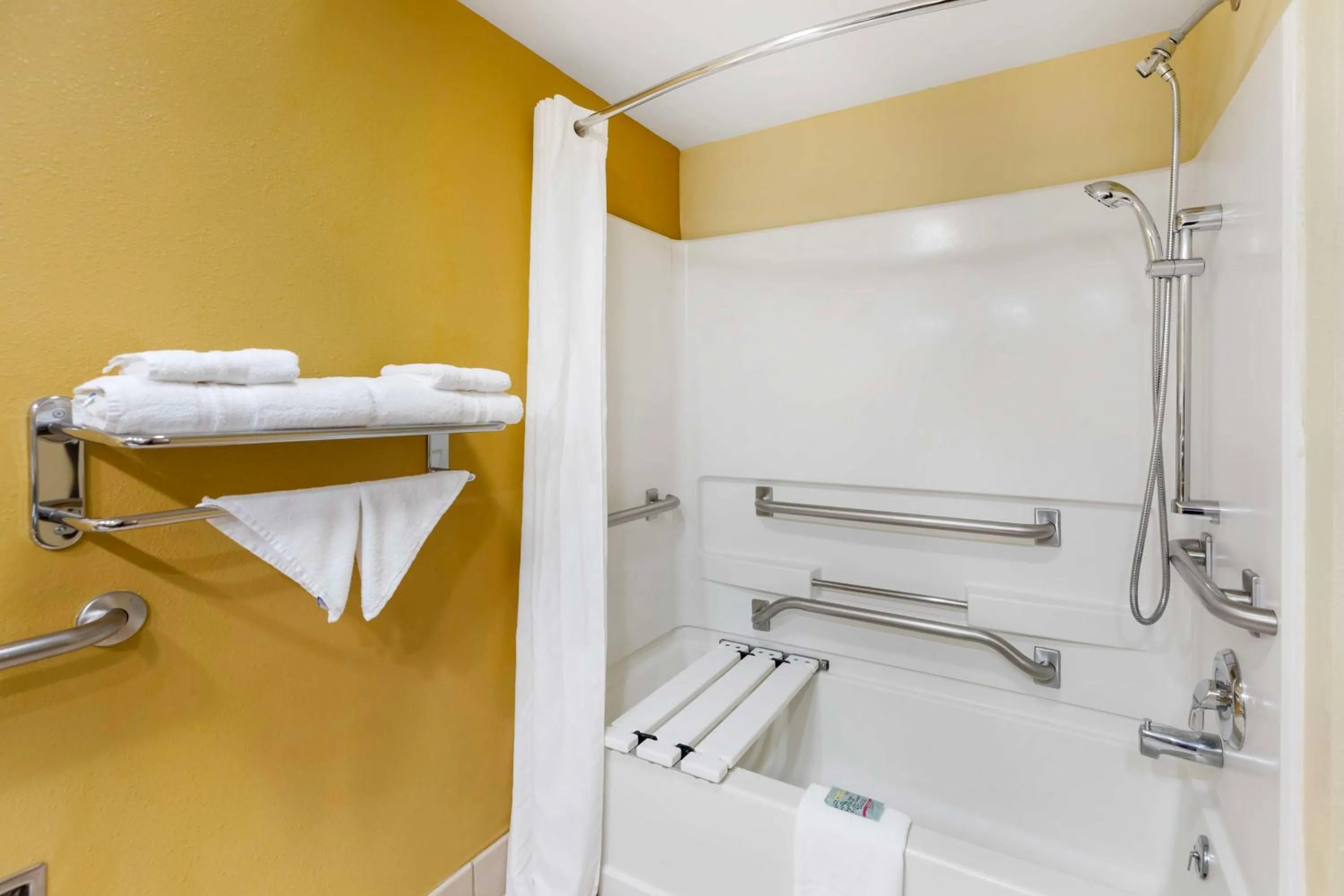 Bathroom in Best Western Kiva Inn