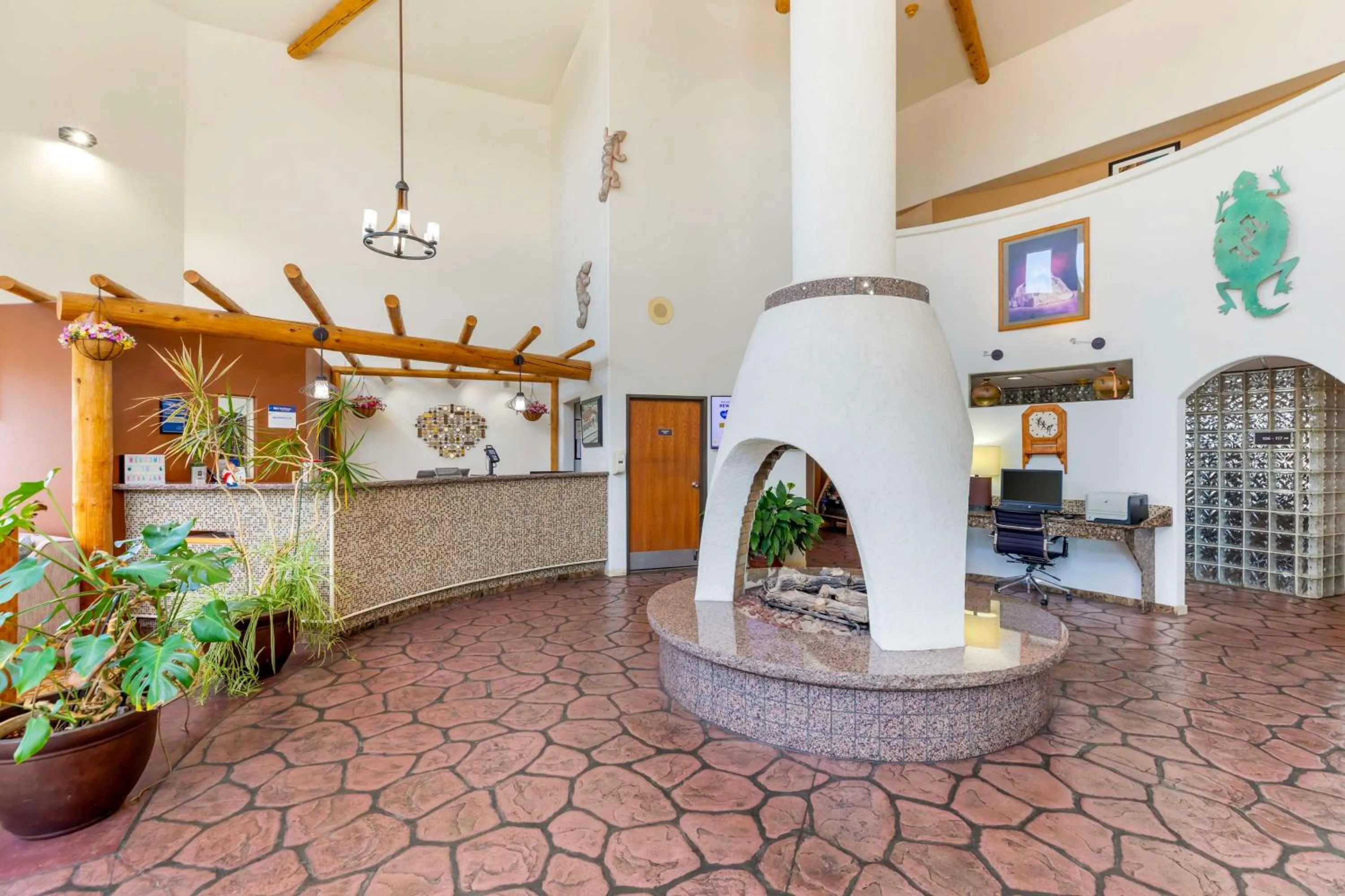 Lobby or reception in Best Western Kiva Inn