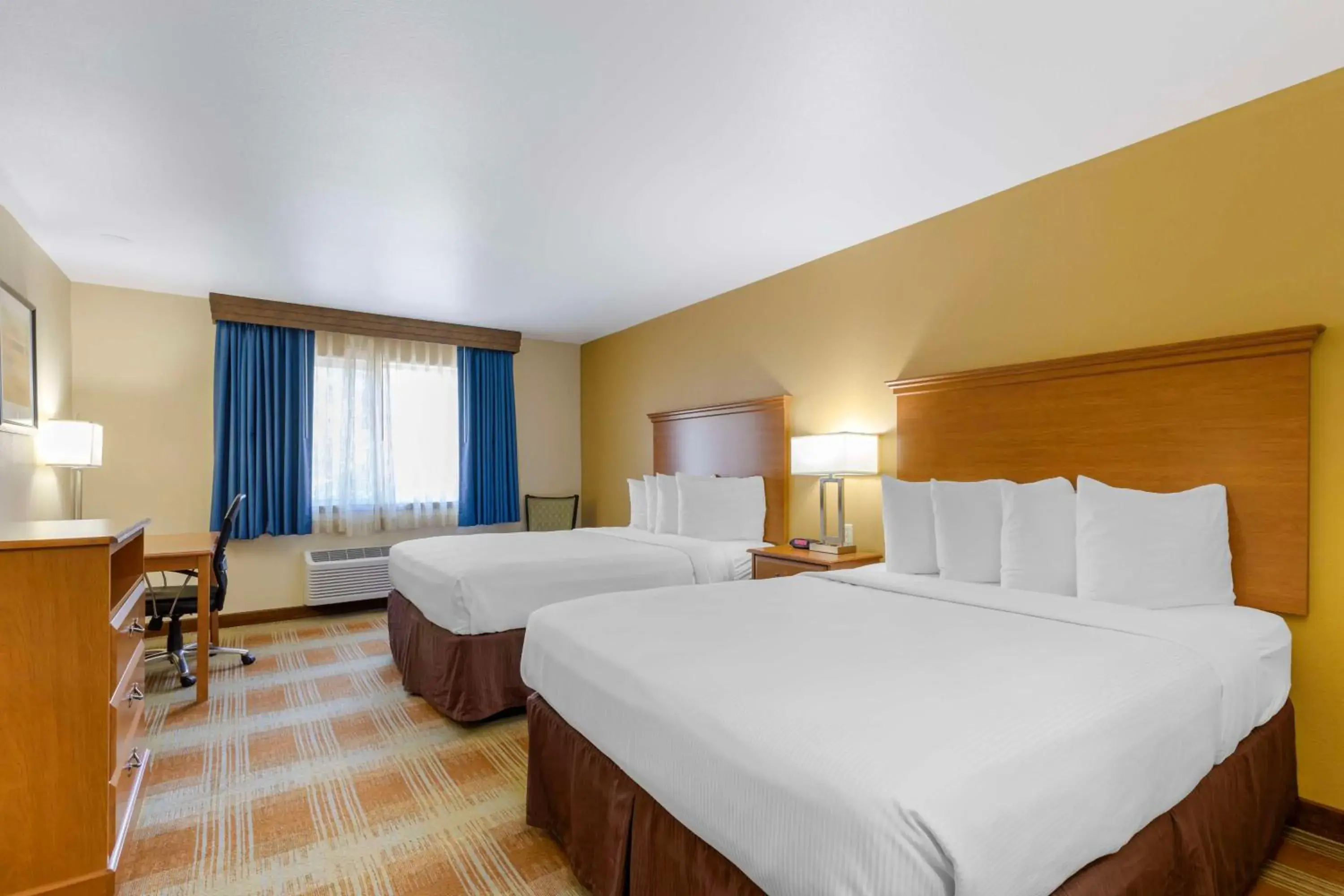 Double Room with Two Double Beds - Disability Access/Roll-In Shower in Best Western Kiva Inn Double Room with Two Double Beds - Disability Access/Roll-In Shower in Best Western Kiva Inn