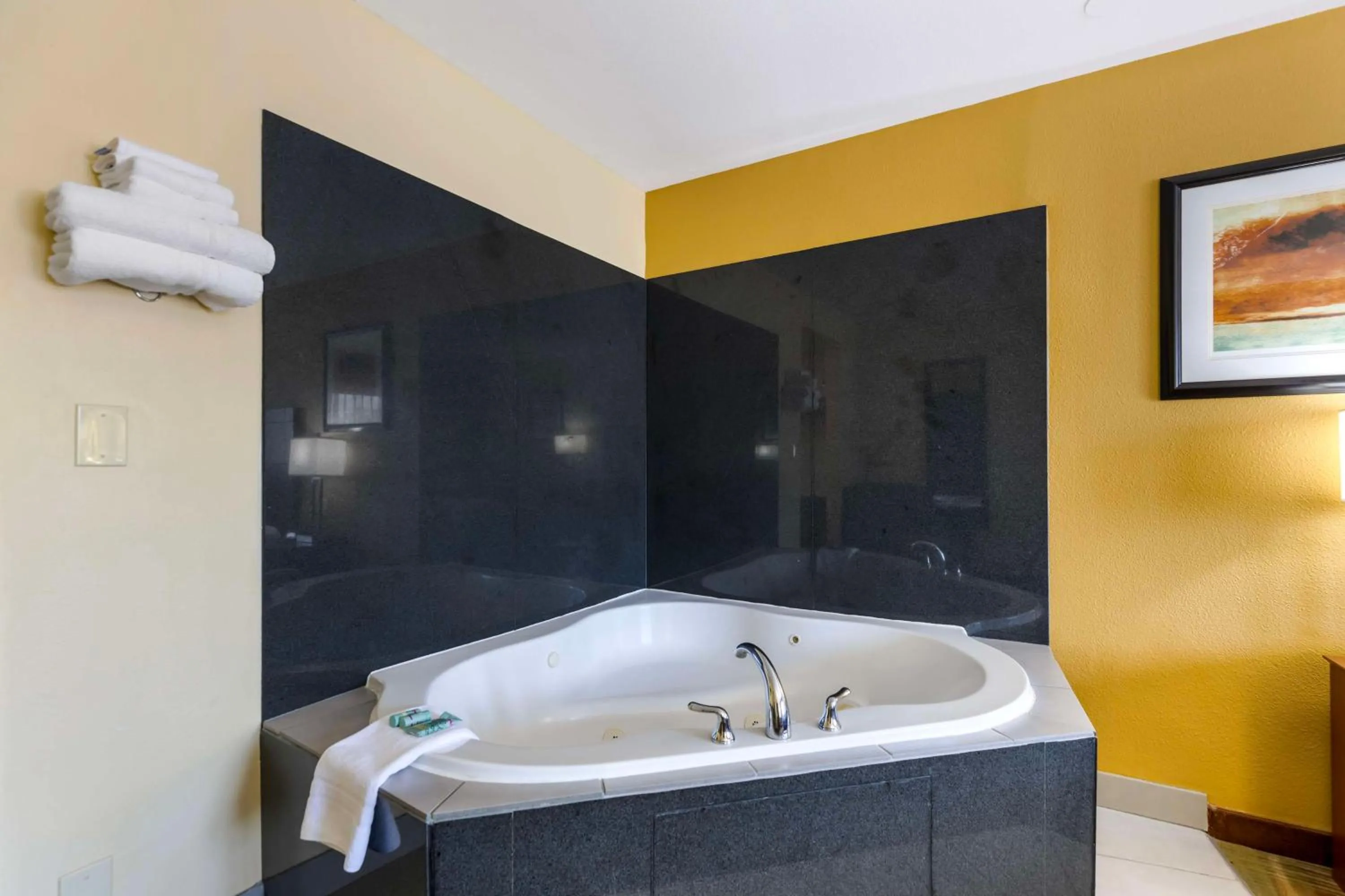 Bedroom in Best Western Kiva Inn