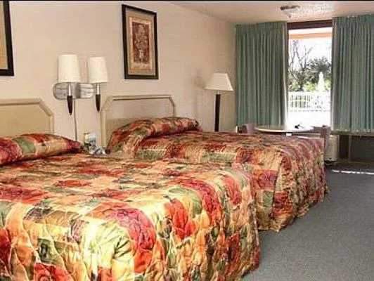 Bed in Rodeway Inn