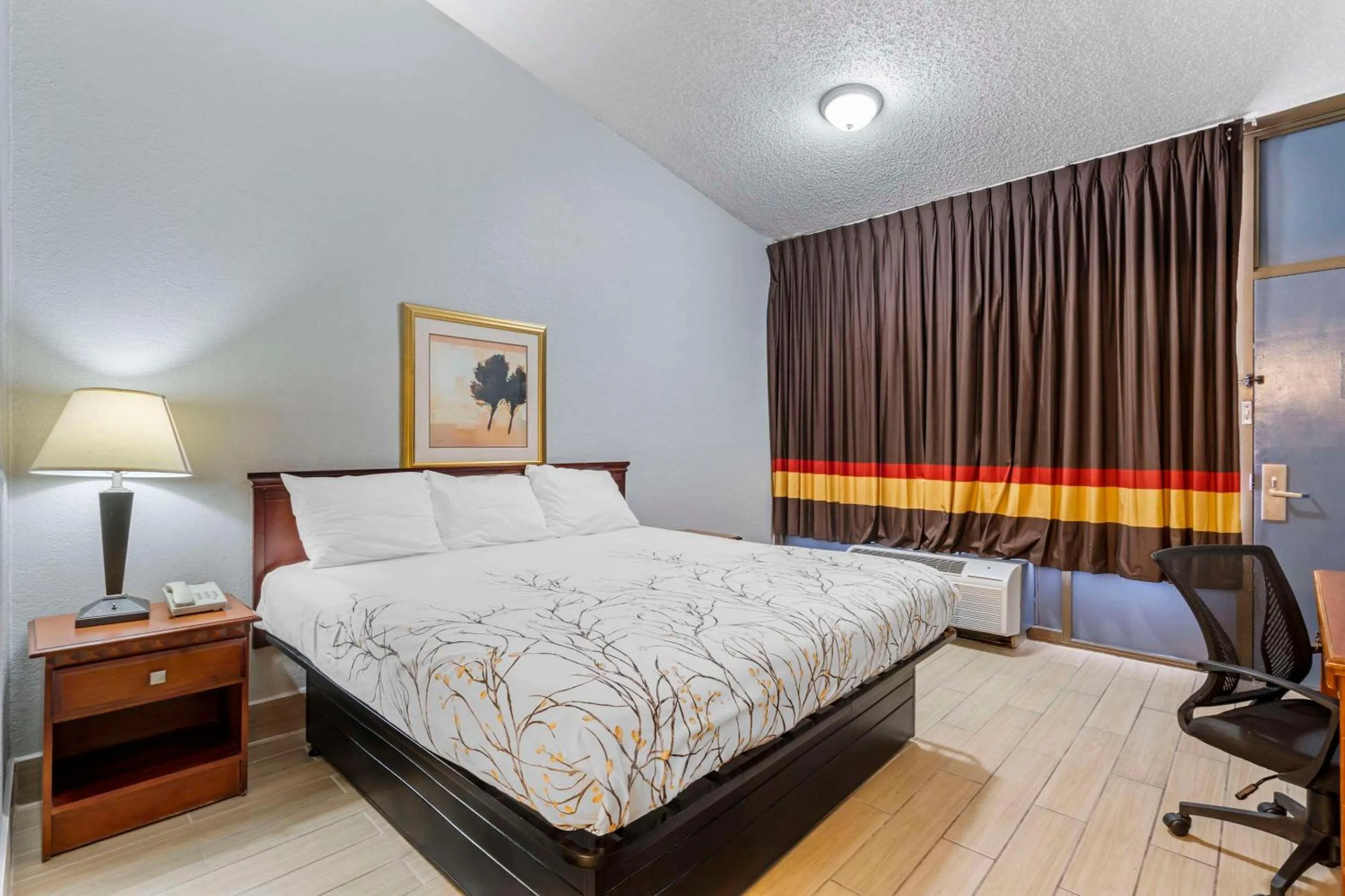 Bedroom, Bed in Rodeway Inn