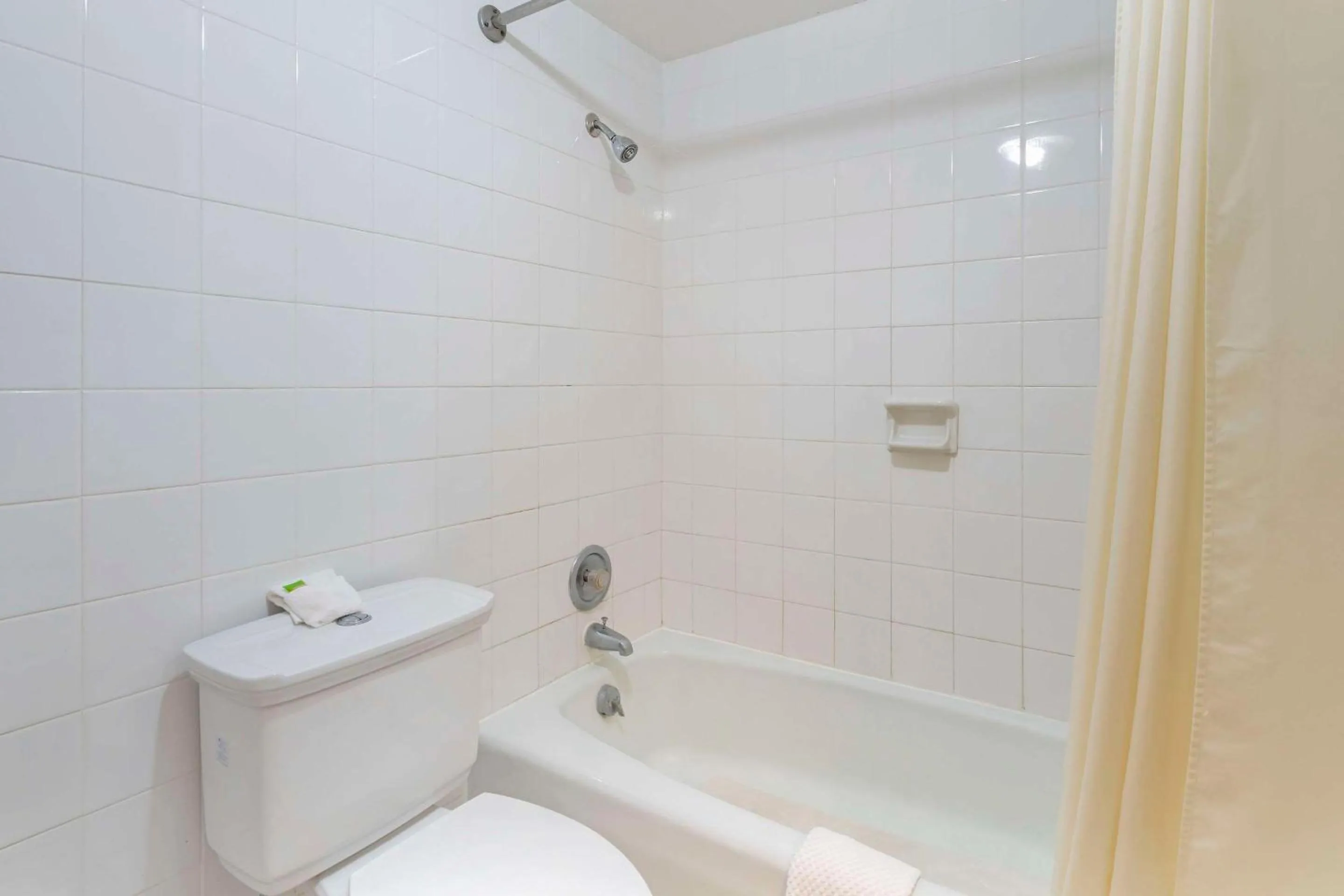 Bedroom in Rodeway Inn