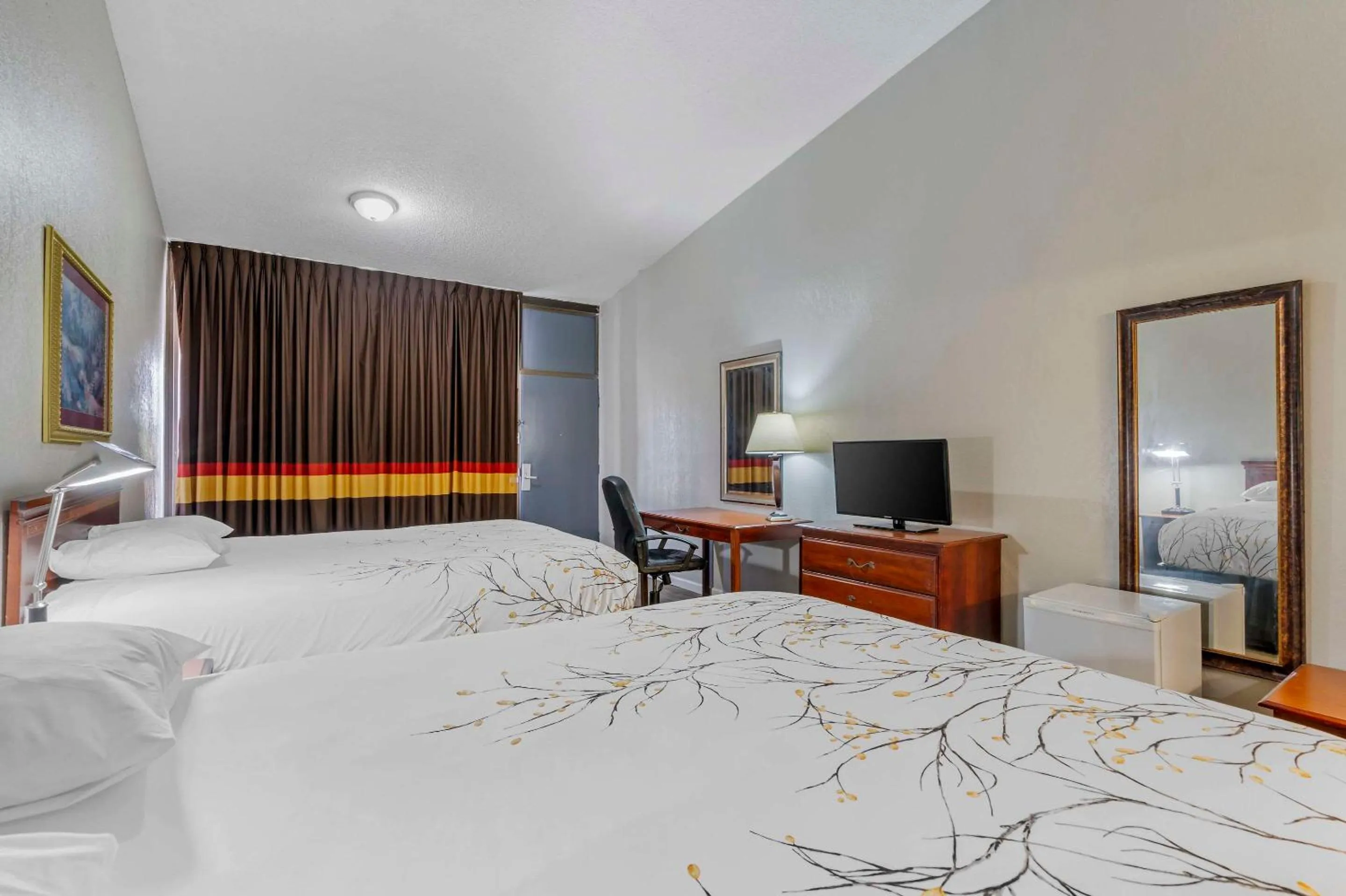 Bedroom, Bed in Rodeway Inn