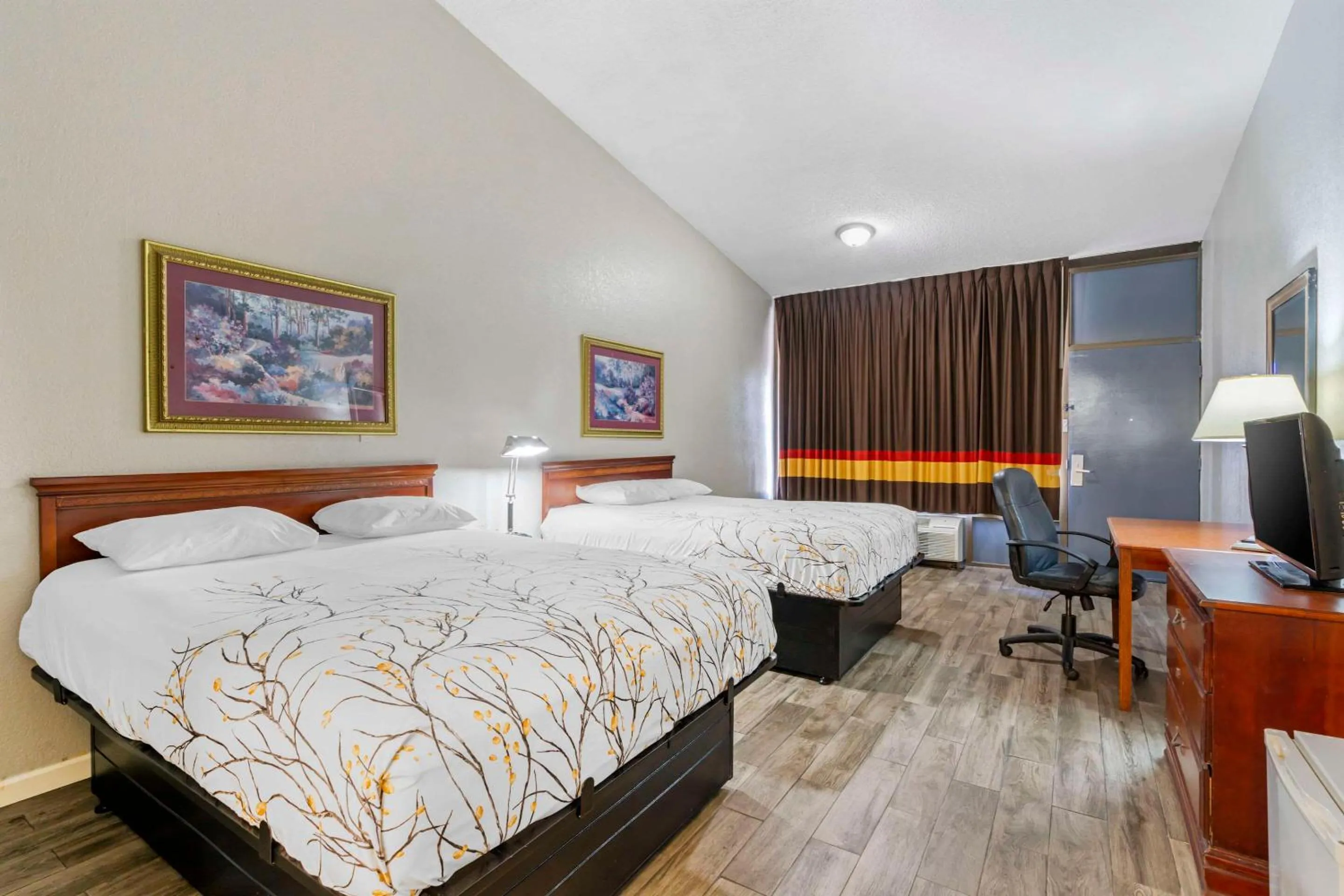 Bedroom, Bed in Rodeway Inn