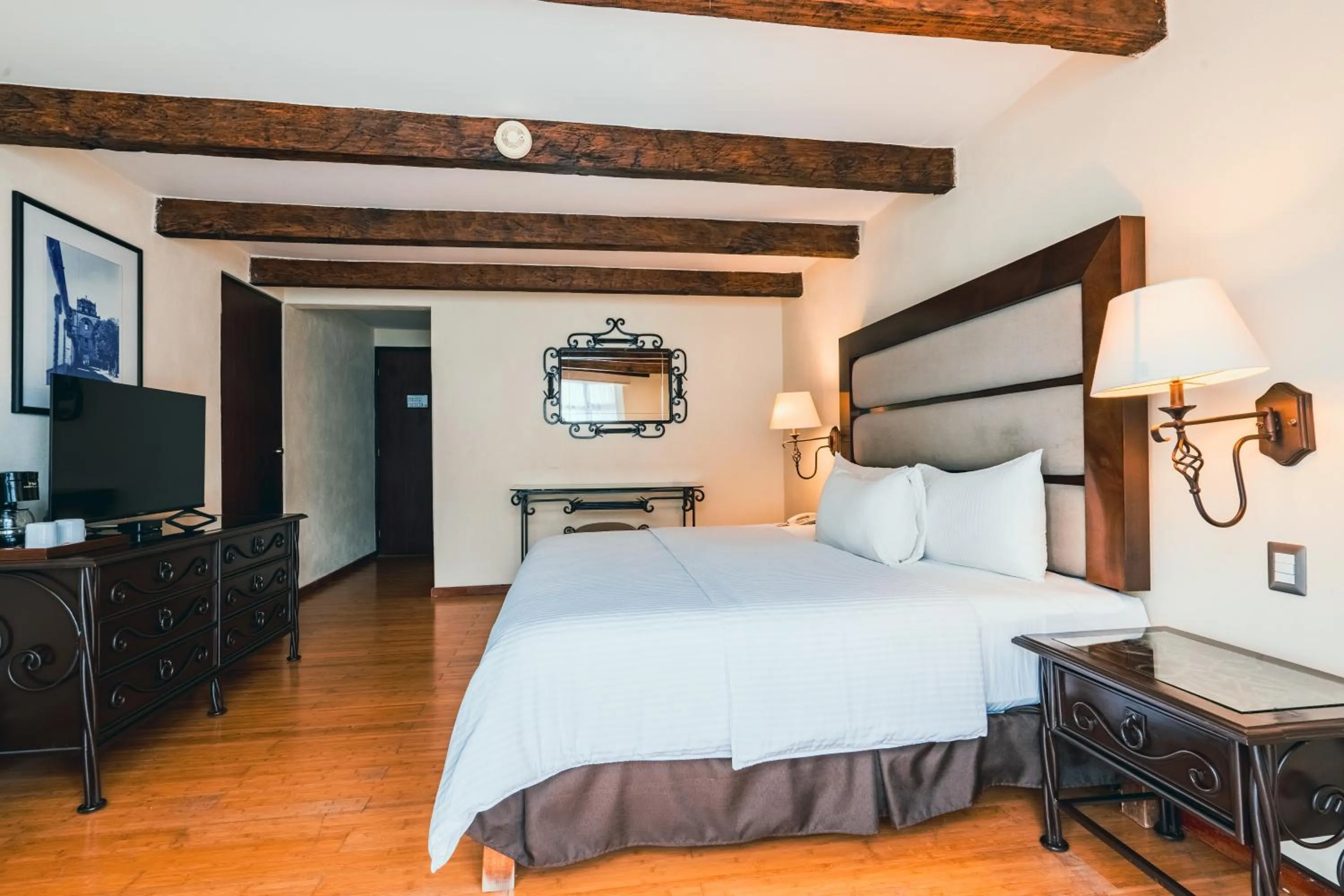 Photo of the whole room, Bed in Hotel Villa Mercedes San Cristobal