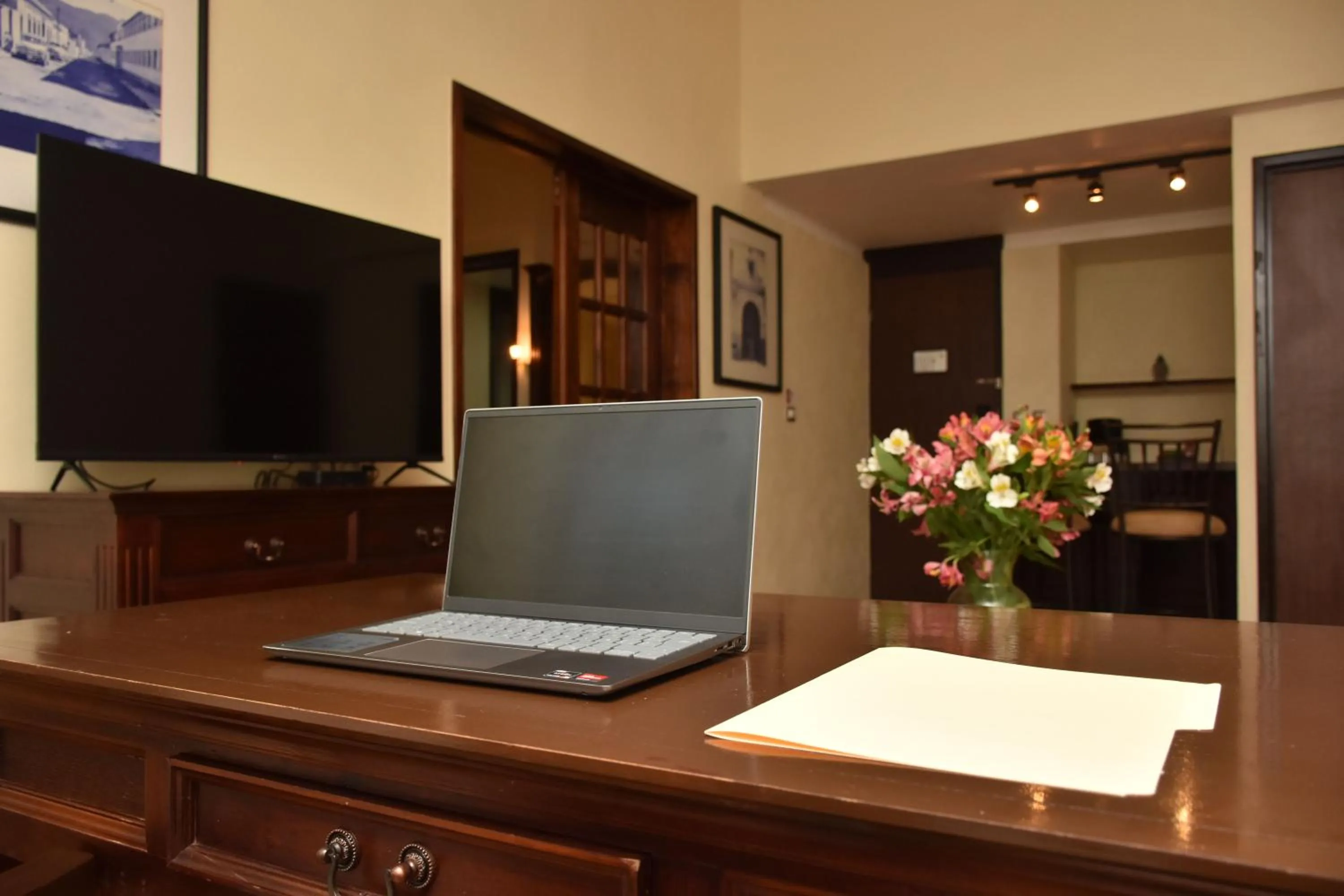 Seating area in Hotel Villa Mercedes San Cristobal