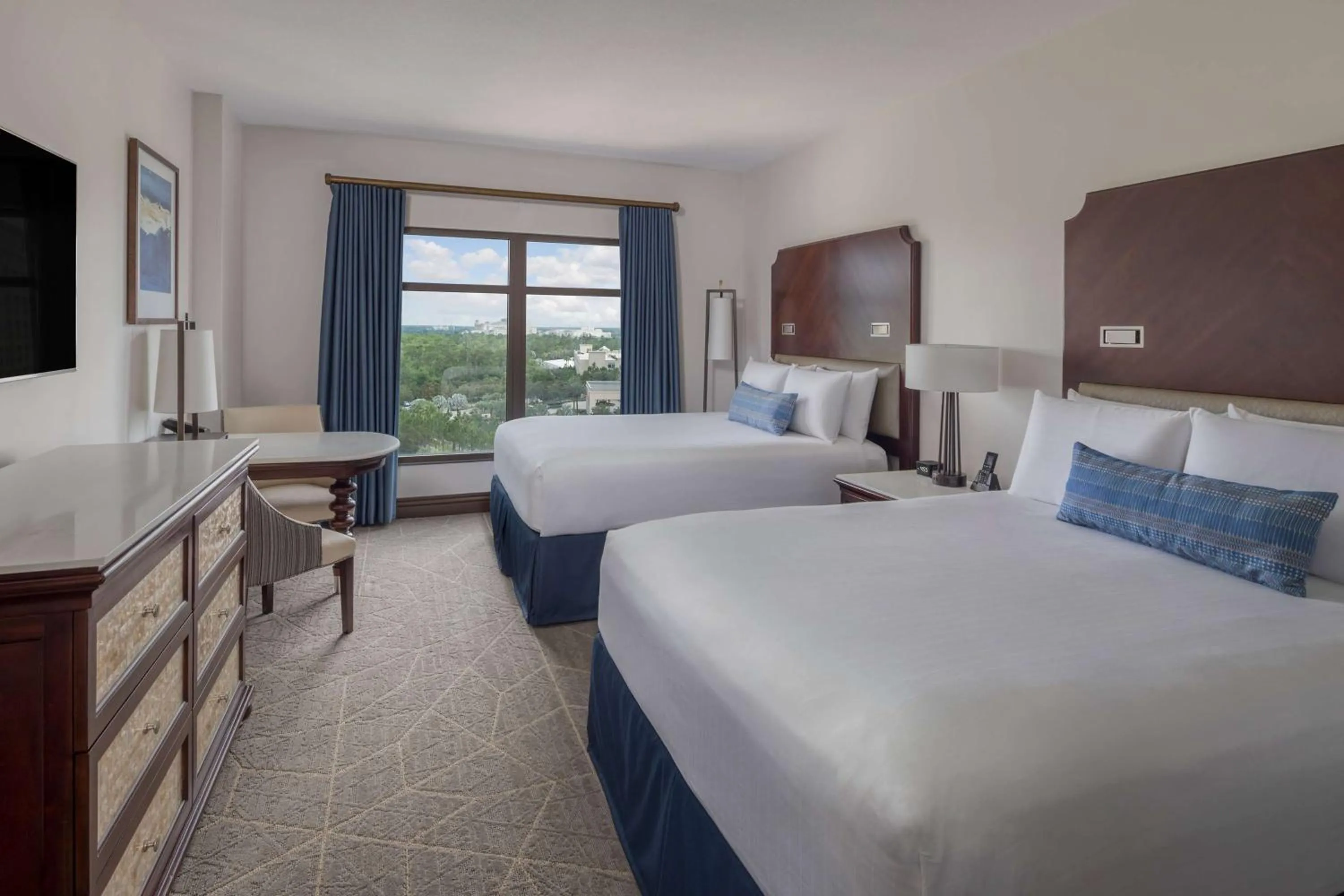 Photo of the whole room, Bed in Wyndham Grand Orlando Resort Bonnet Creek