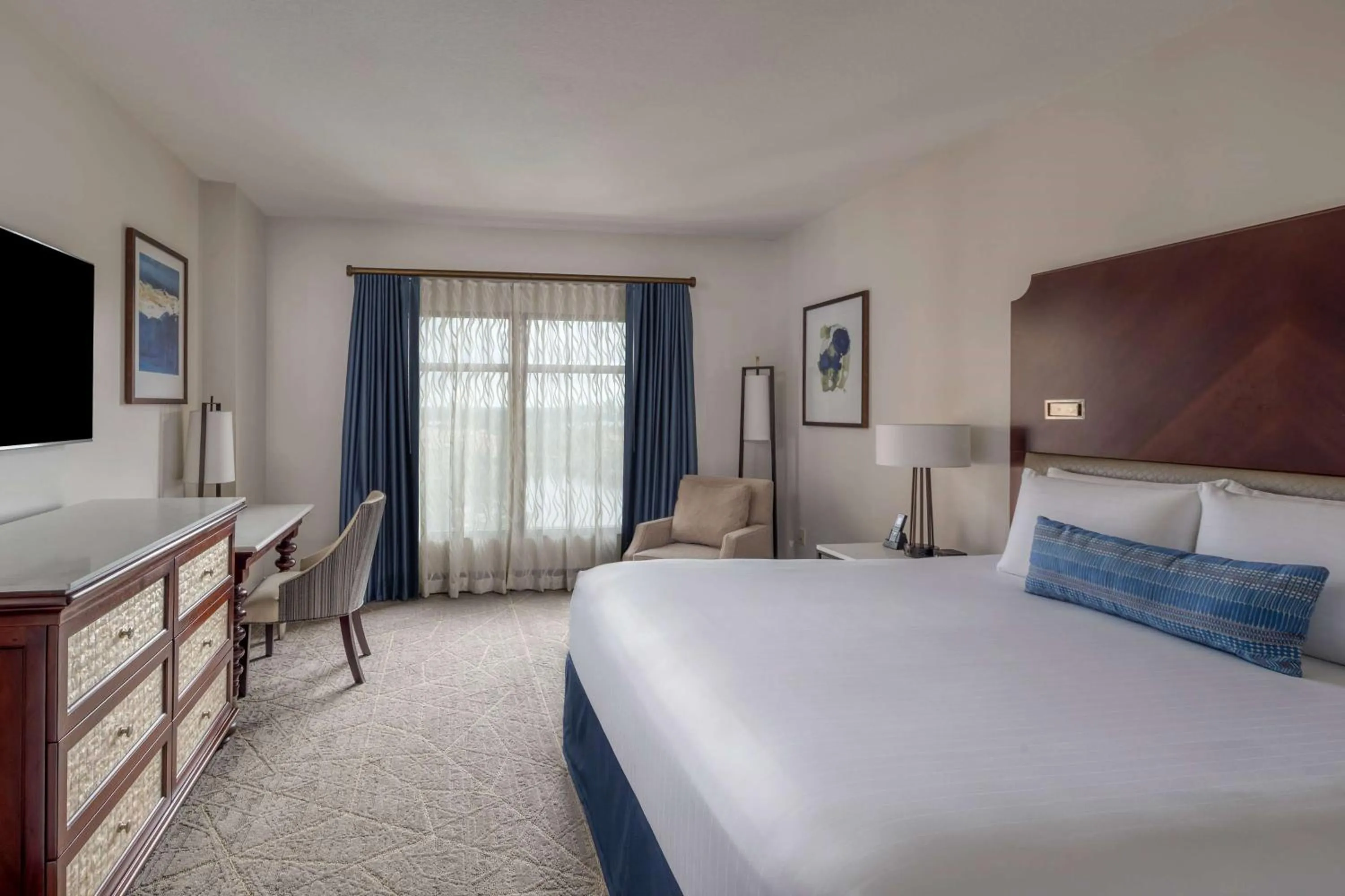 Photo of the whole room, Bed in Wyndham Grand Orlando Resort Bonnet Creek