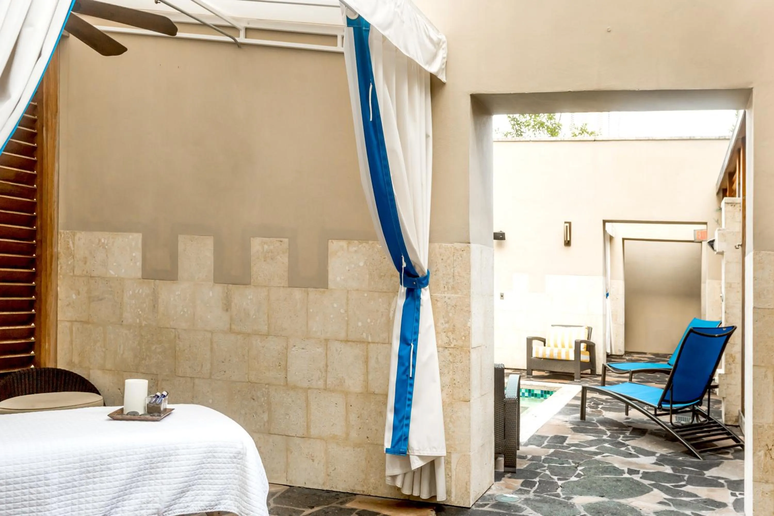 Hot Tub in Wyndham Grand Orlando Resort Bonnet Creek