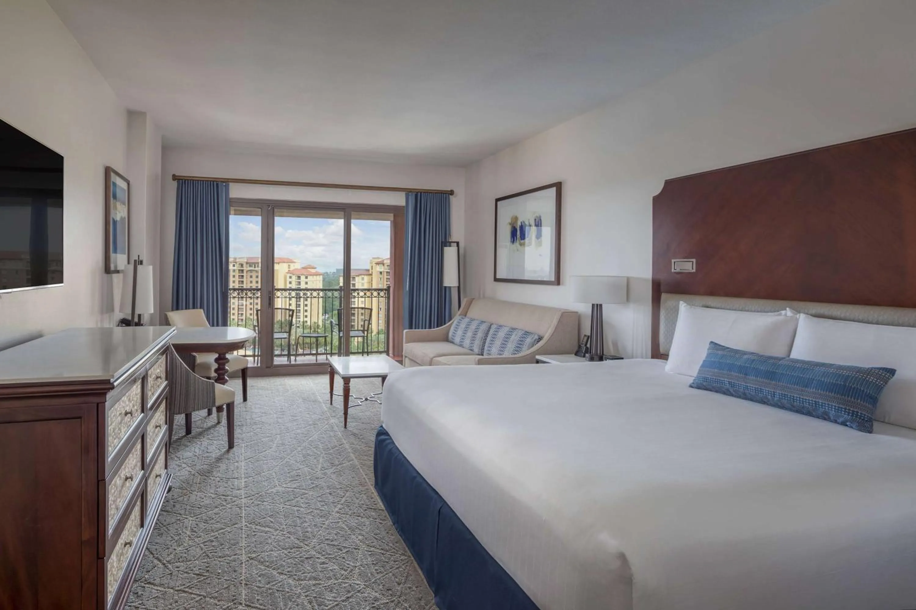 Photo of the whole room, Bed in Wyndham Grand Orlando Resort Bonnet Creek