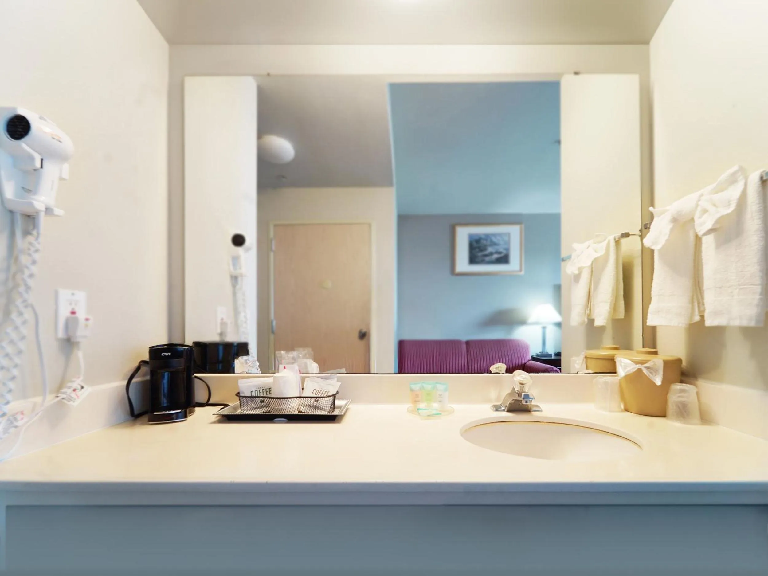 BayVue Hotel, Resort & Suites