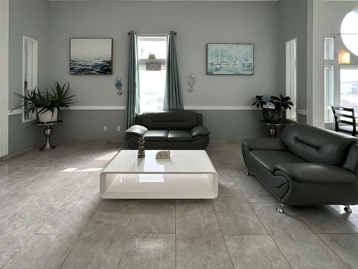 BayVue Hotel, Resort & Suites