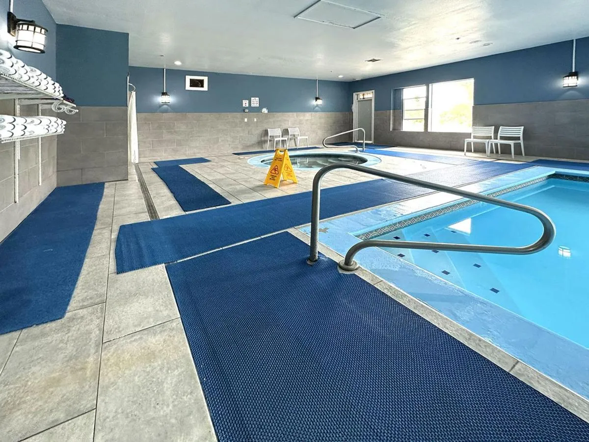 BayVue Hotel, Resort & Suites