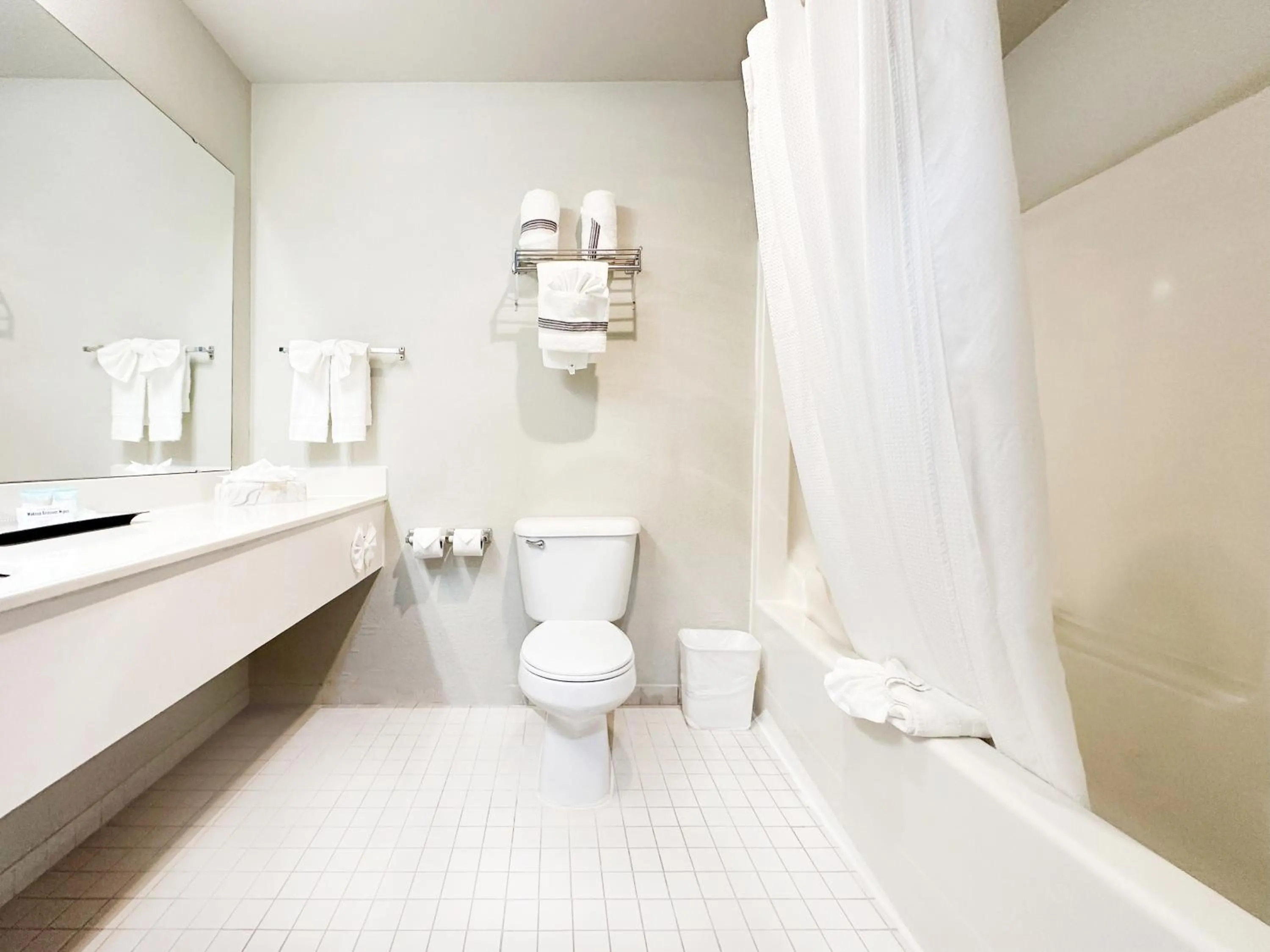 BayVue Hotel, Resort & Suites