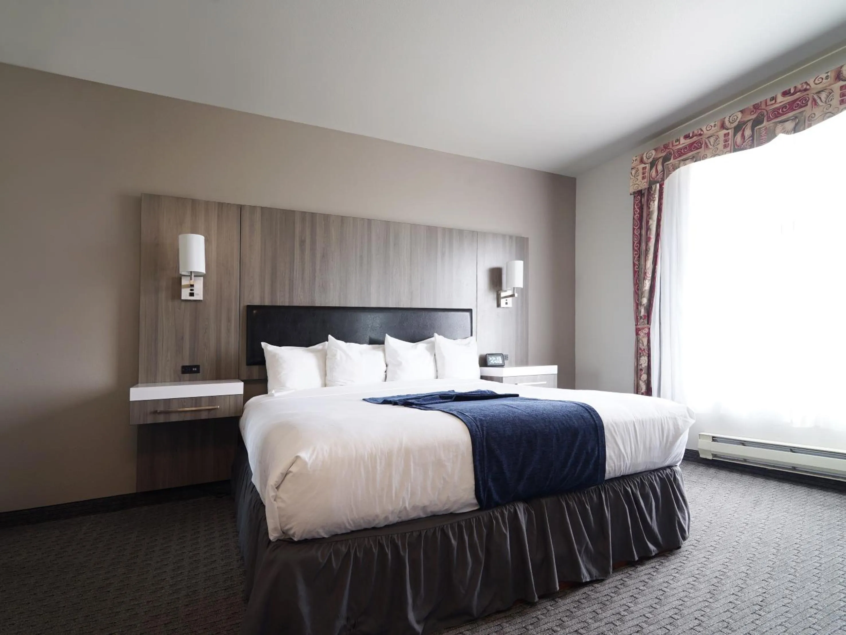 Bed in BayVue Hotel, Resort & Suites