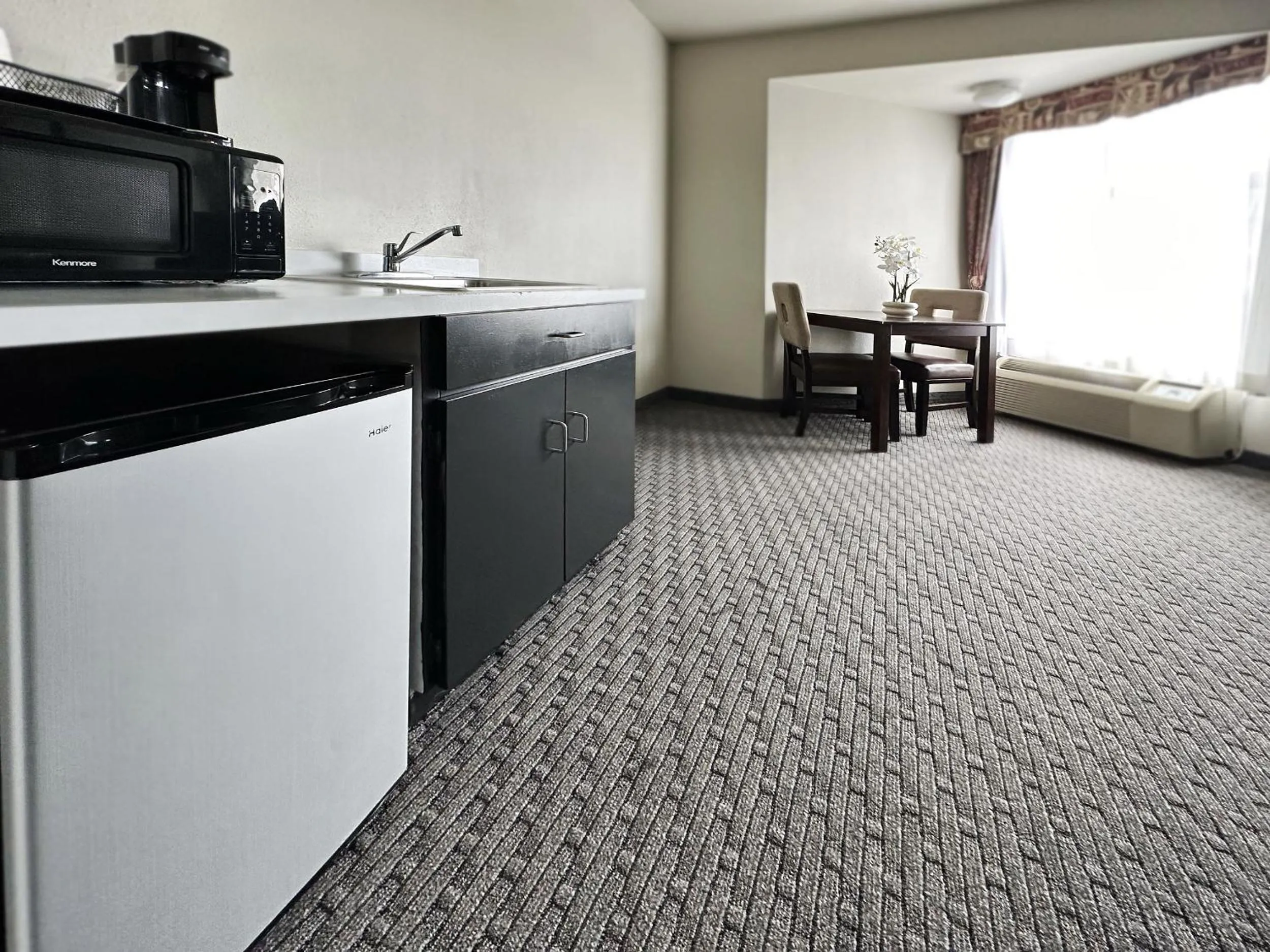 BayVue Hotel, Resort & Suites