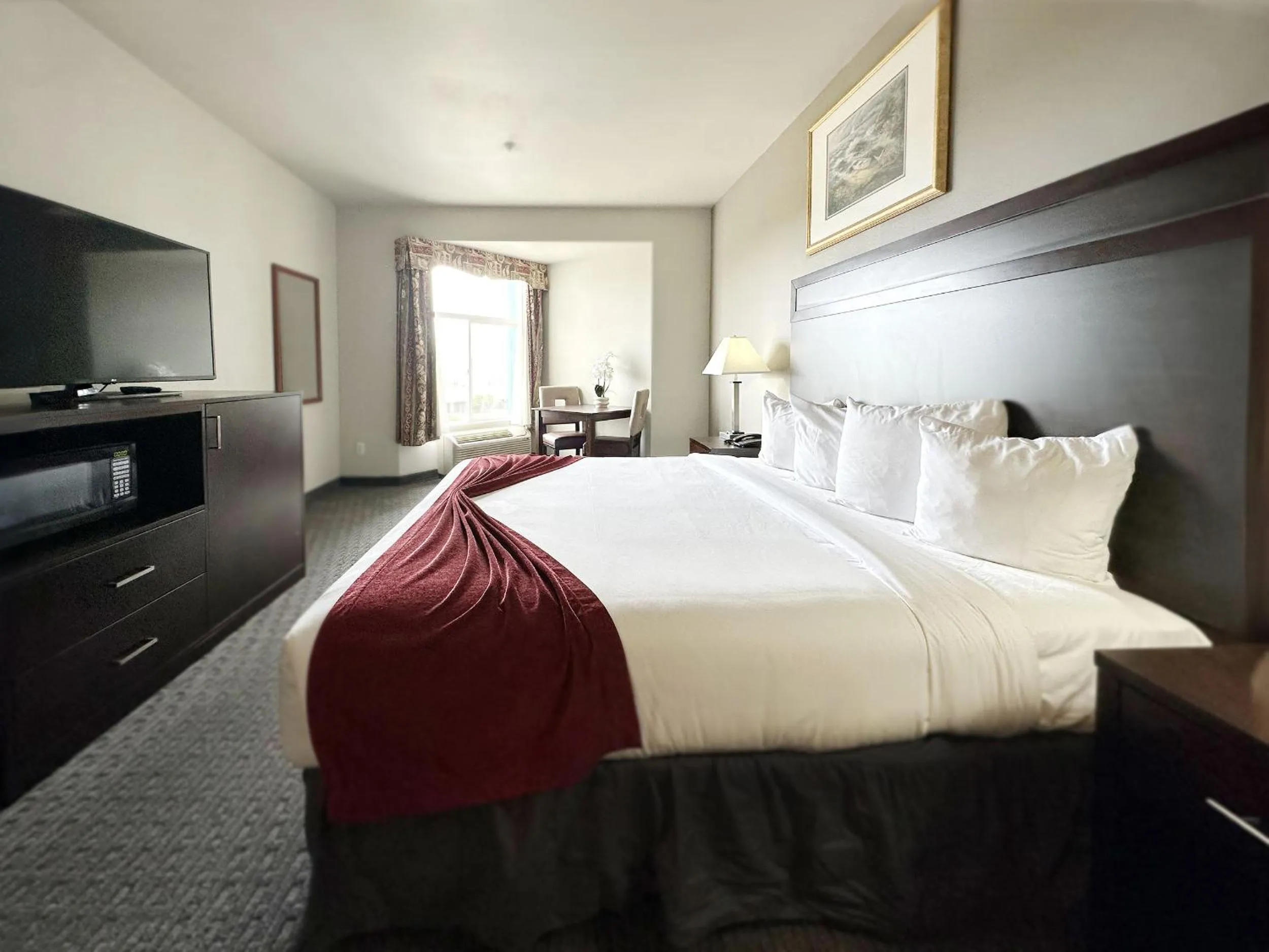 Bedroom, Bed in BayVue Hotel, Resort & Suites