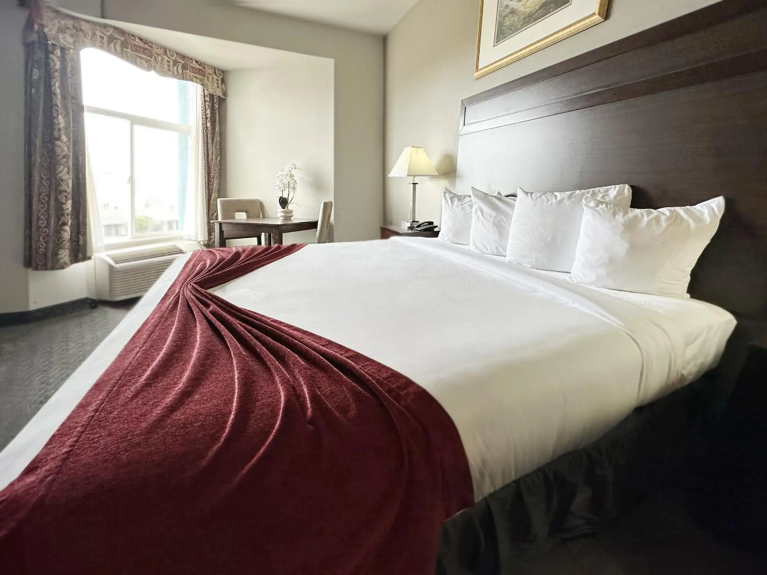 Standard King Room with Partial Ocean View. in BayVue Hotel, Resort & Suites Standard King Room with Partial Ocean View. in BayVue Hotel, Resort & Suites