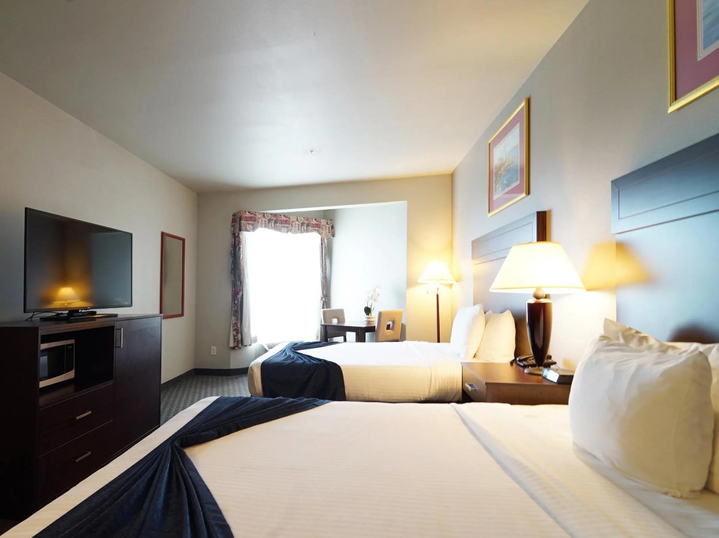 Bed in BayVue Hotel, Resort & Suites