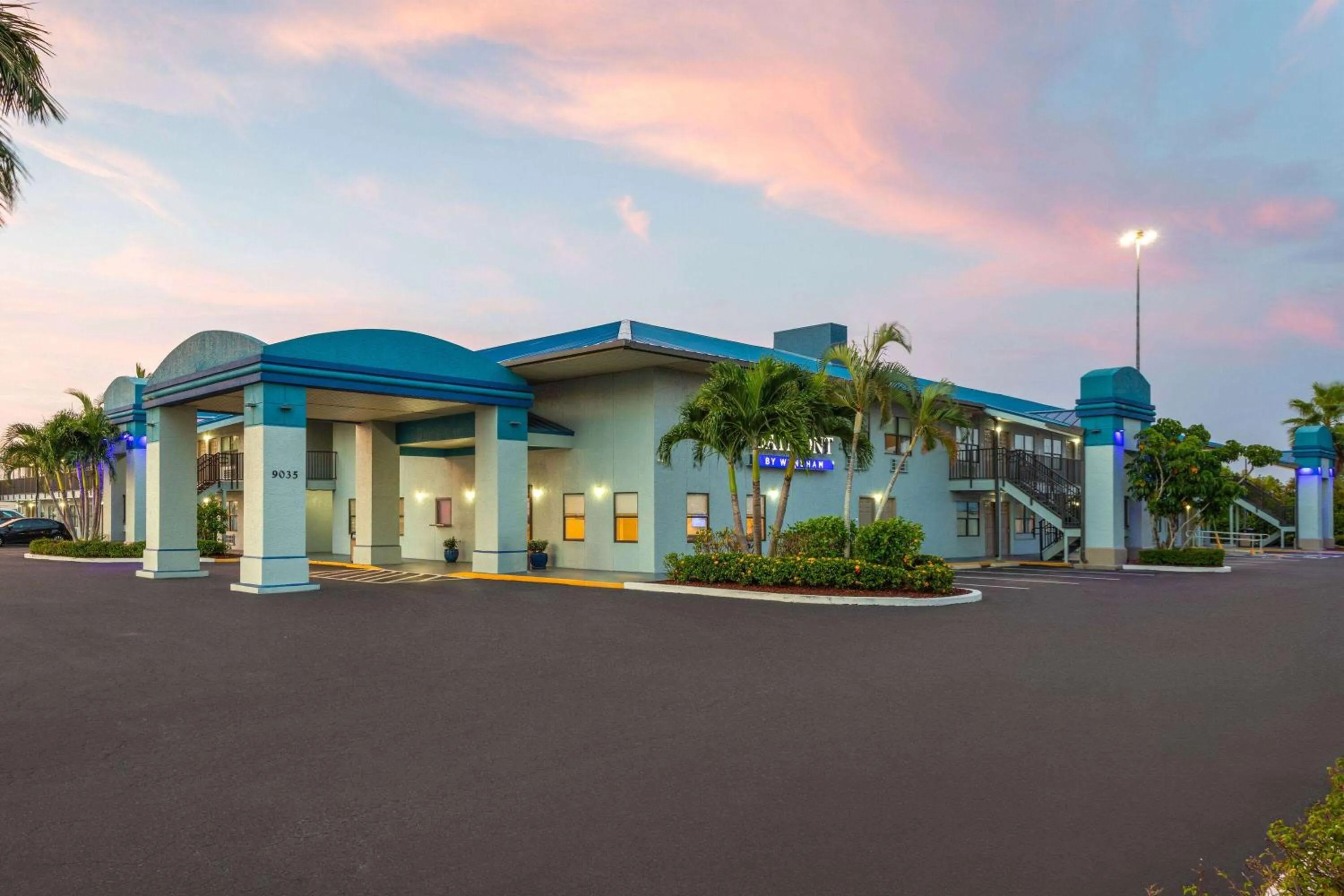 Property building in Baymont by Wyndham Punta Gorda/Port Charlotte