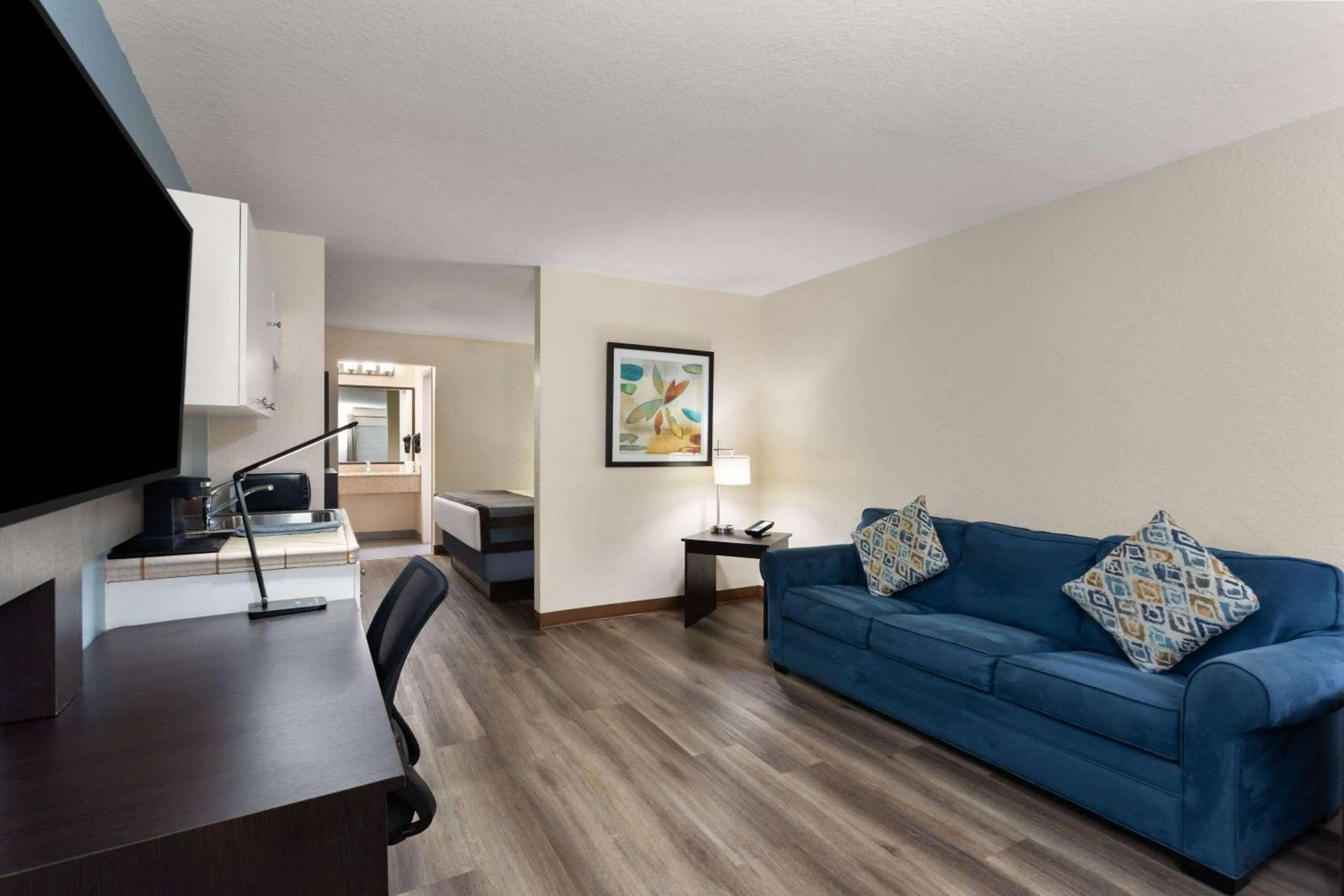 Photo of the whole room in Baymont by Wyndham Punta Gorda/Port Charlotte