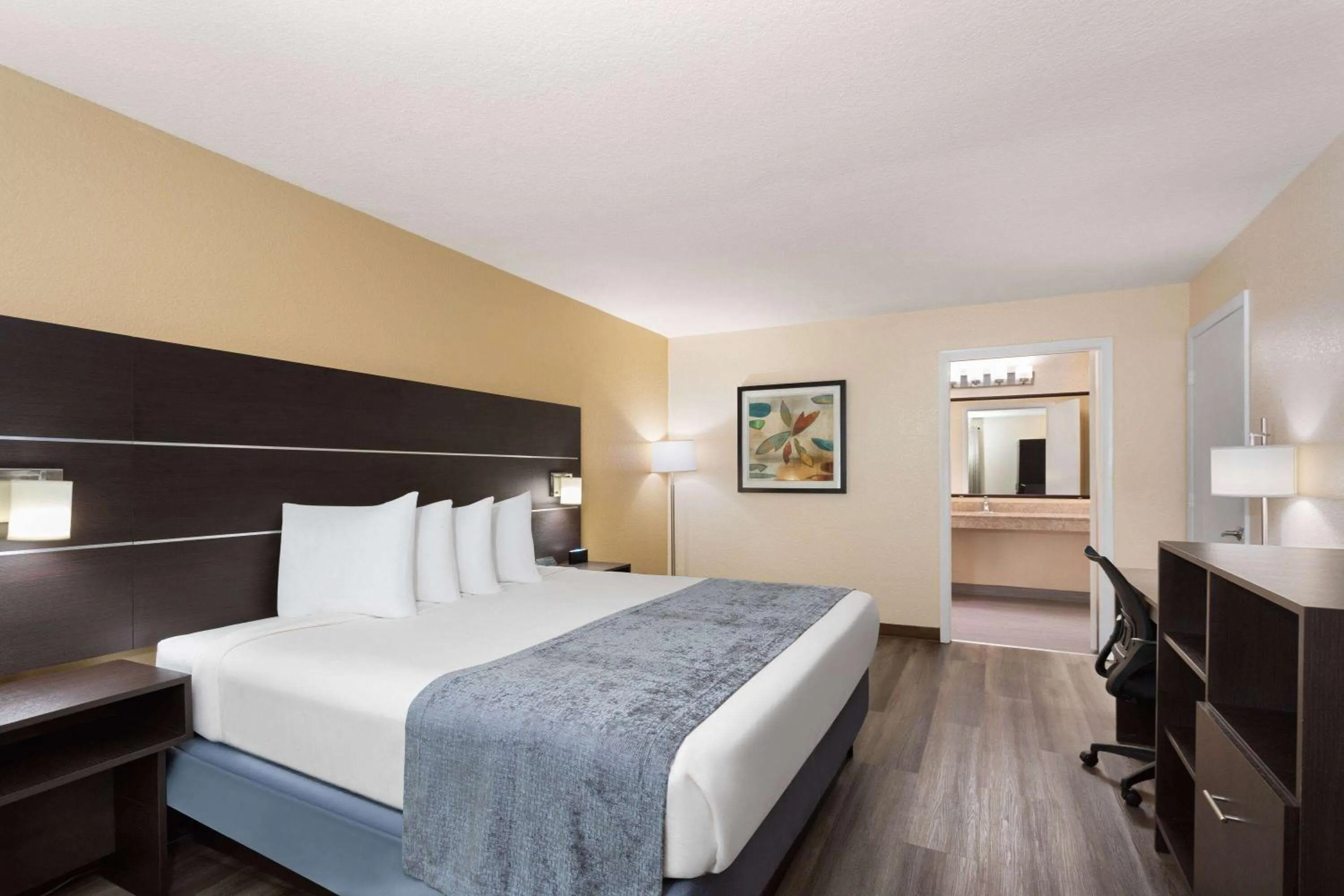 Photo of the whole room, Bed in Baymont by Wyndham Punta Gorda/Port Charlotte