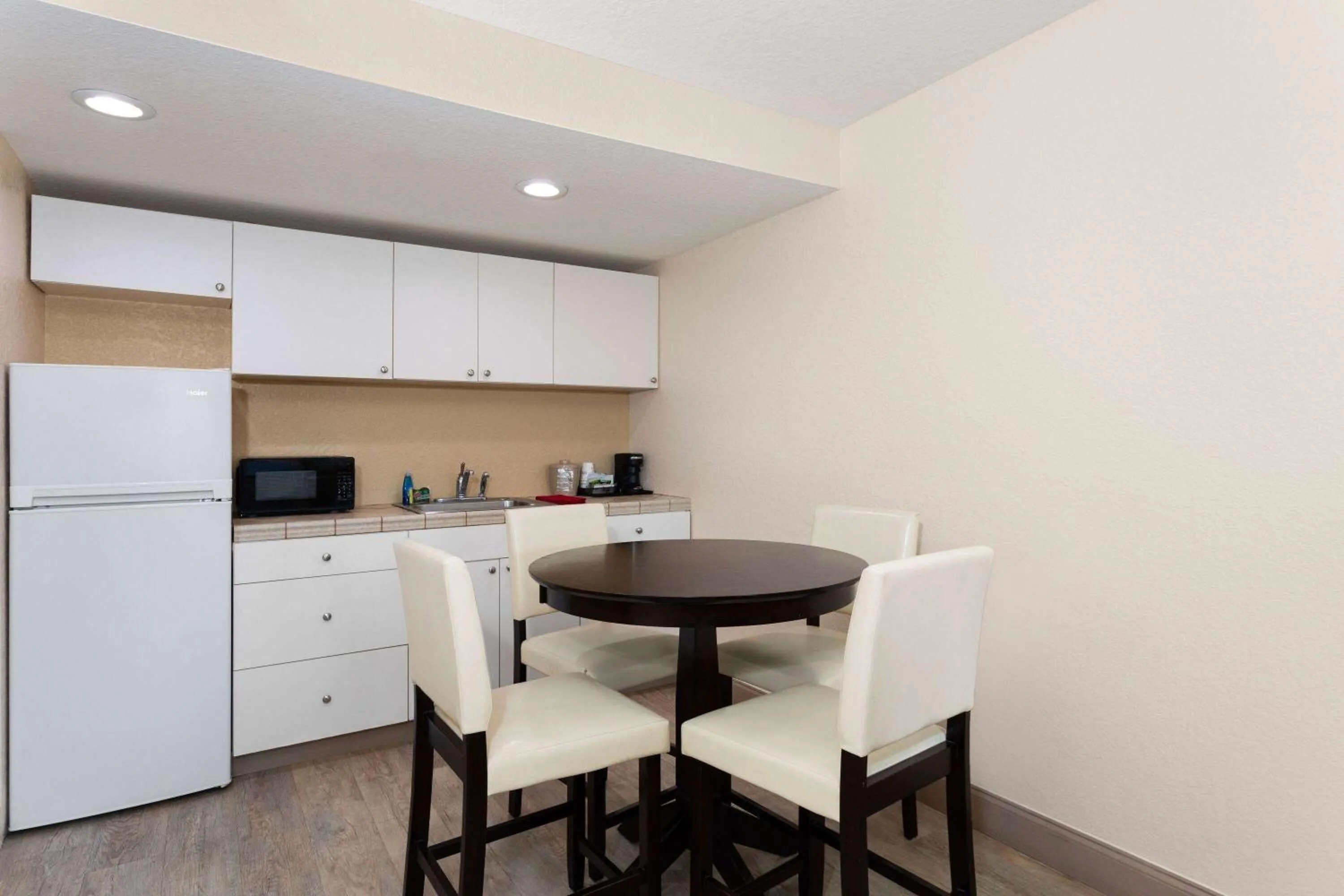 Photo of the whole room in Baymont by Wyndham Punta Gorda/Port Charlotte