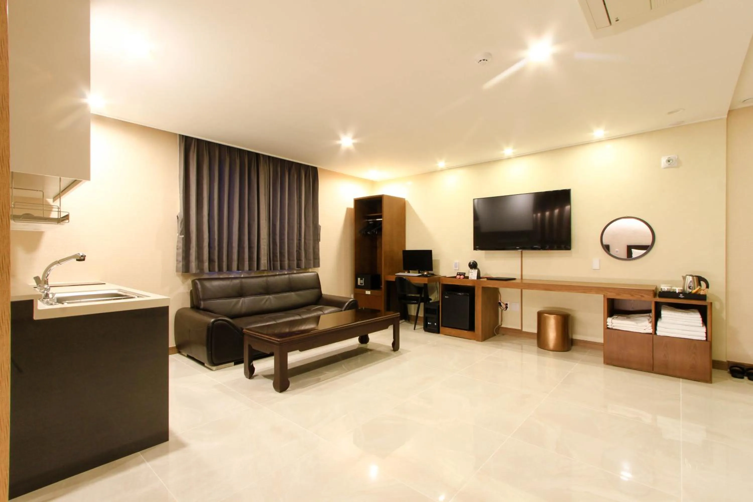 TV and multimedia in The King Hotel