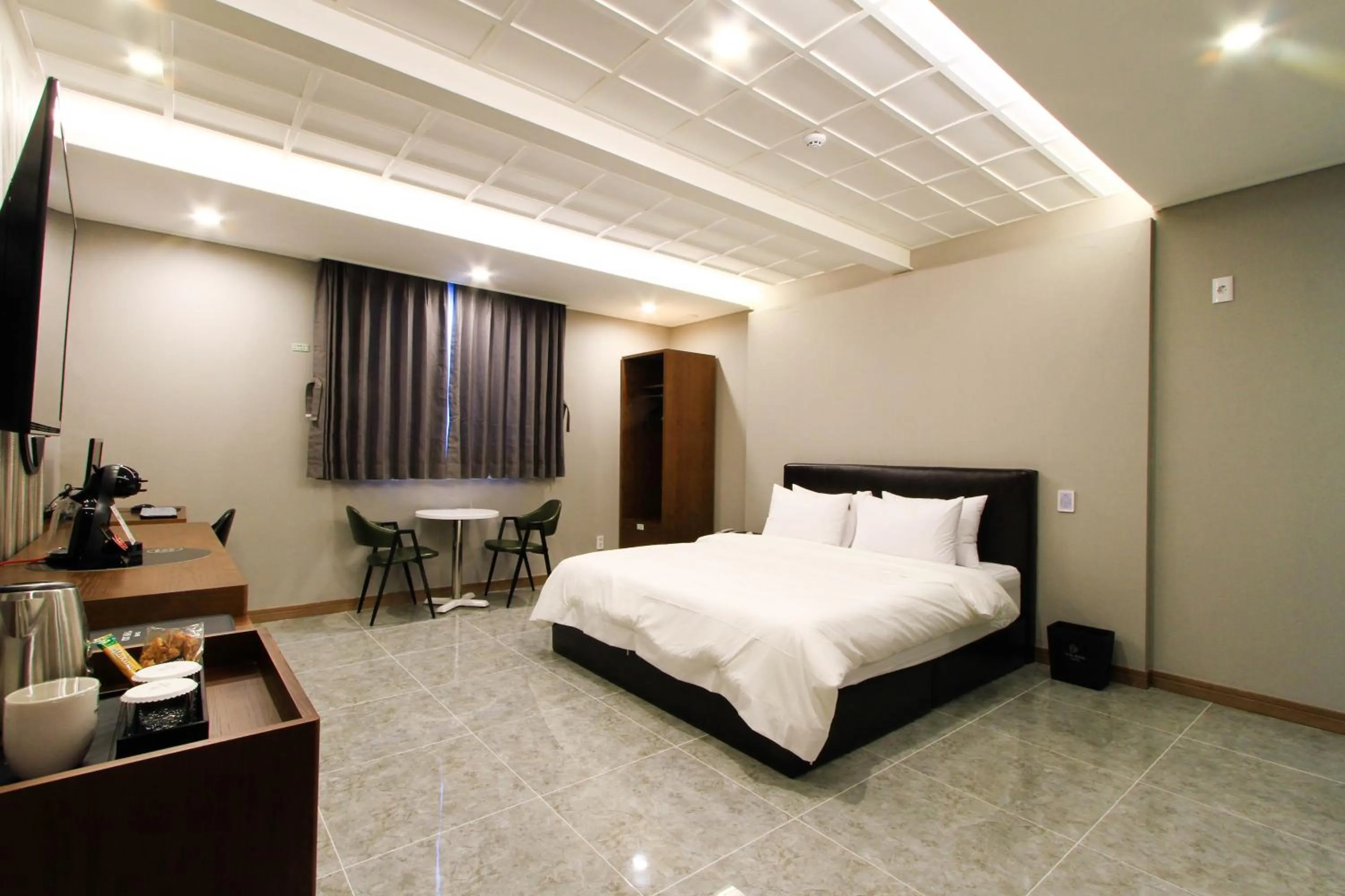 Bed in The King Hotel