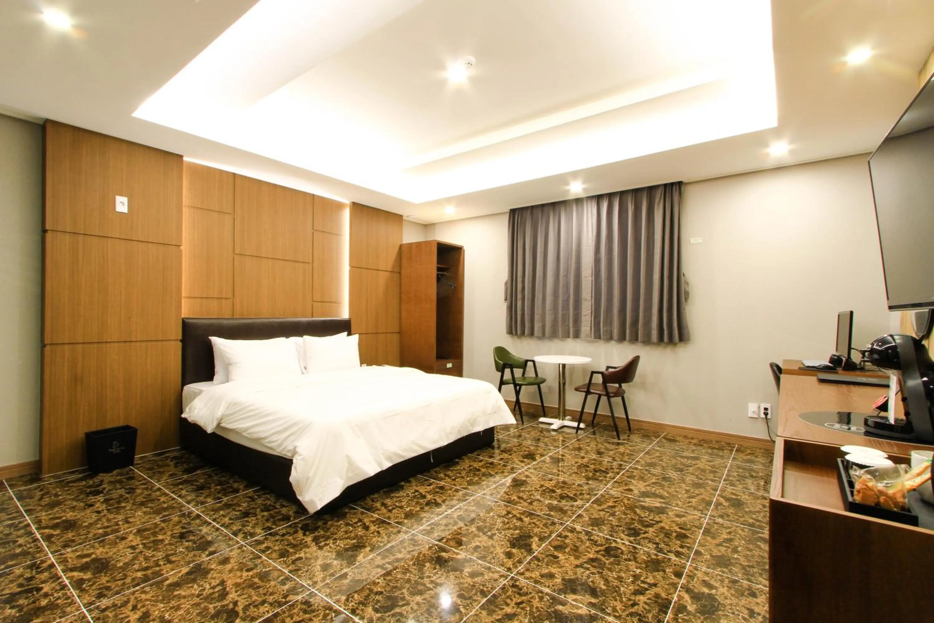 Bed in The King Hotel