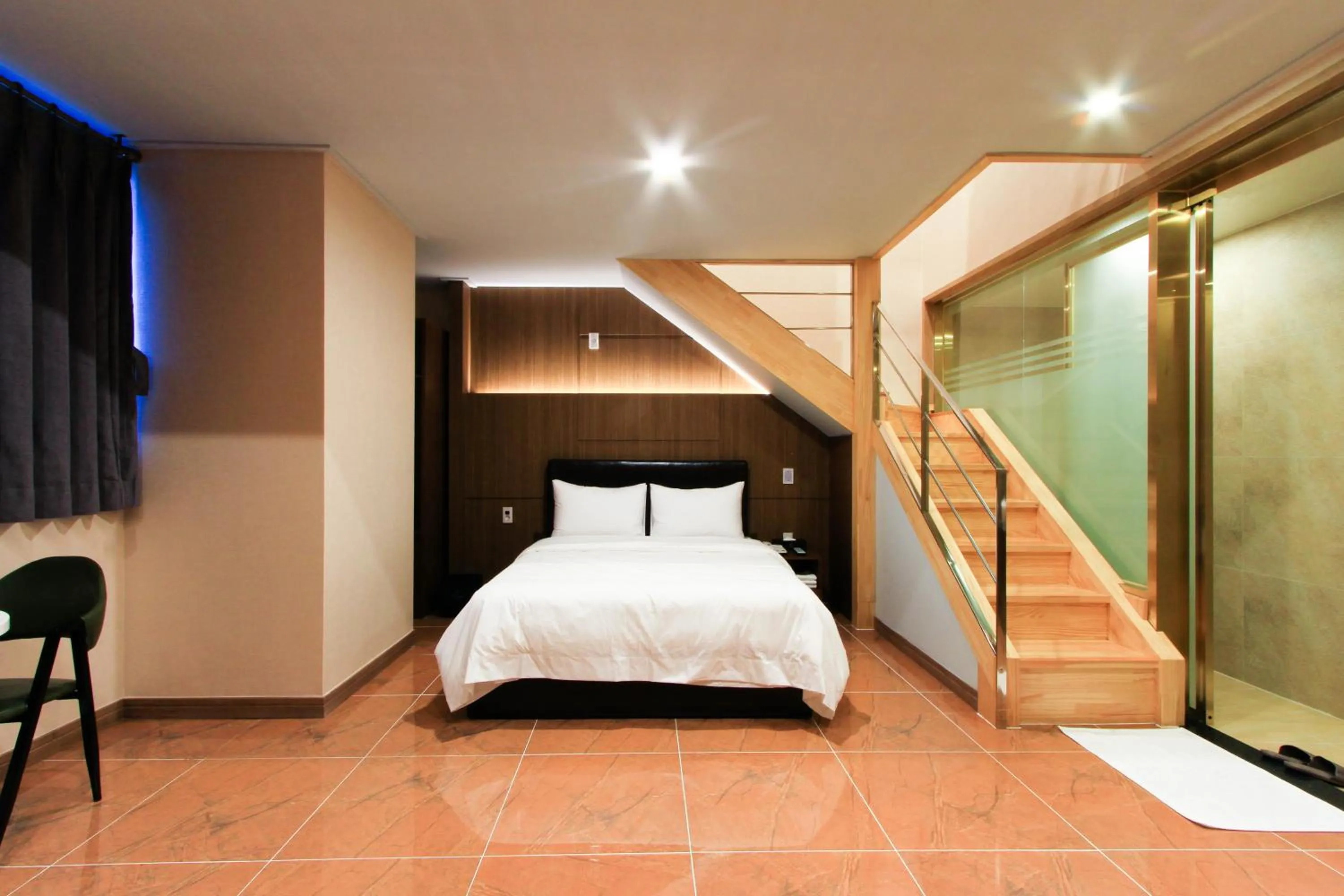 Bed in The King Hotel