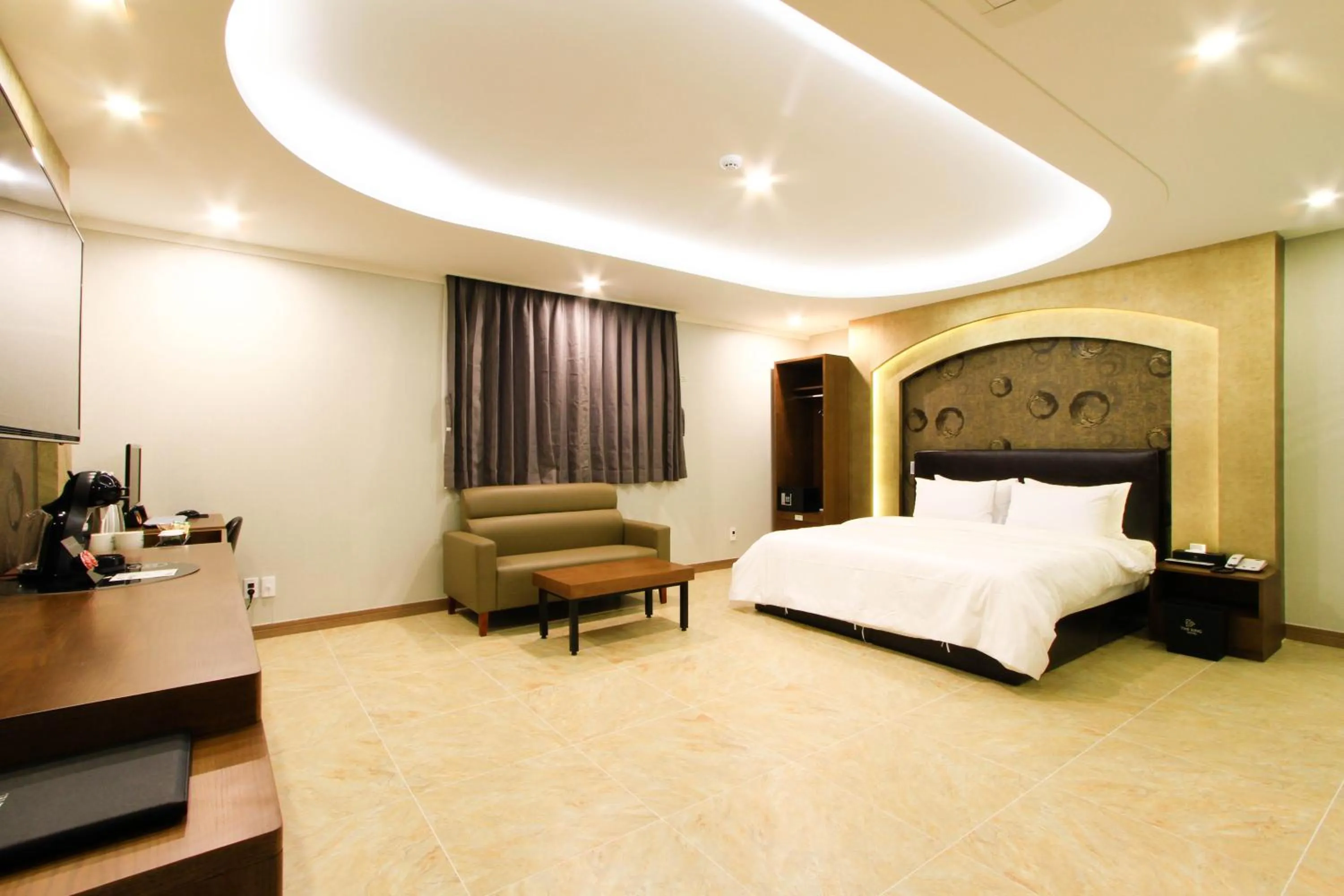 Bed in The King Hotel