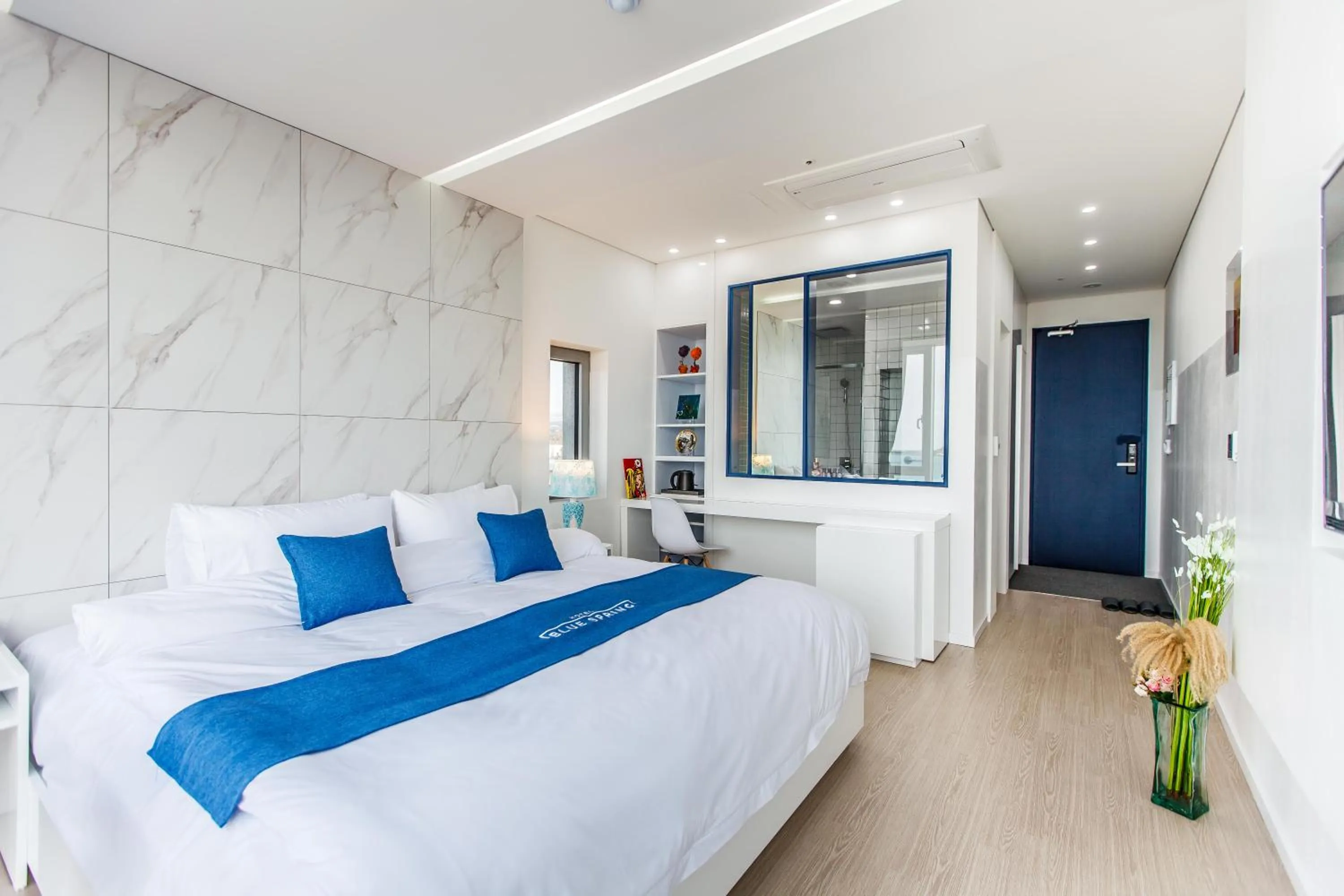 Bed in Blue Spring Hotel