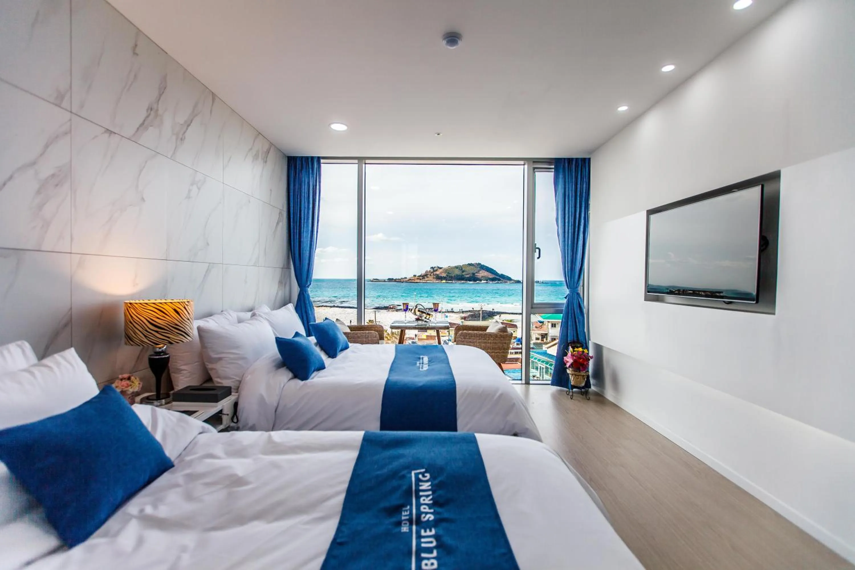 Bed in Blue Spring Hotel